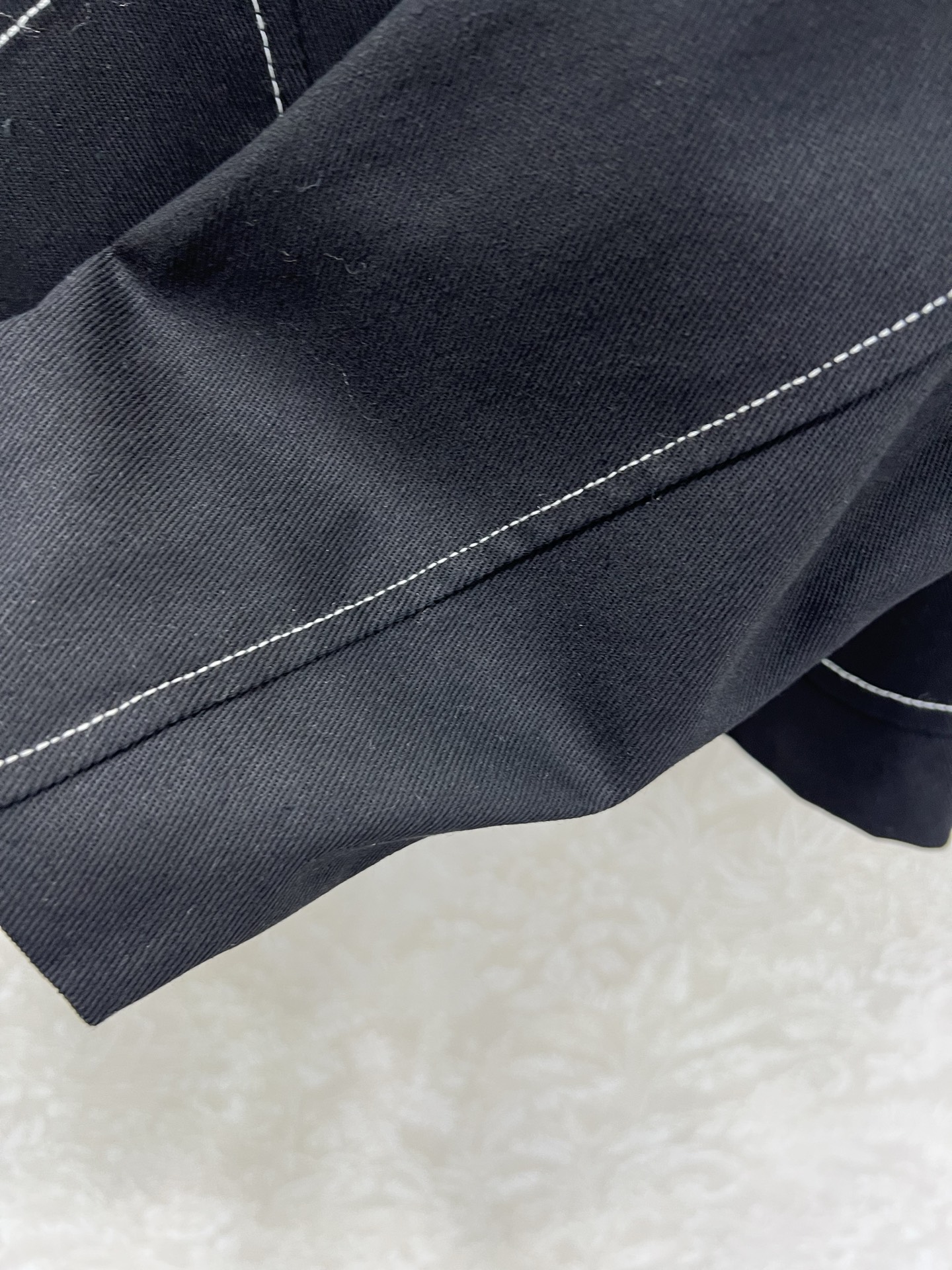 🔥🔥prad*25新款明线翻领夹克外套 潮版来袭，解锁多元风格 衣橱里总缺一件适配所有心情的外套？看这里