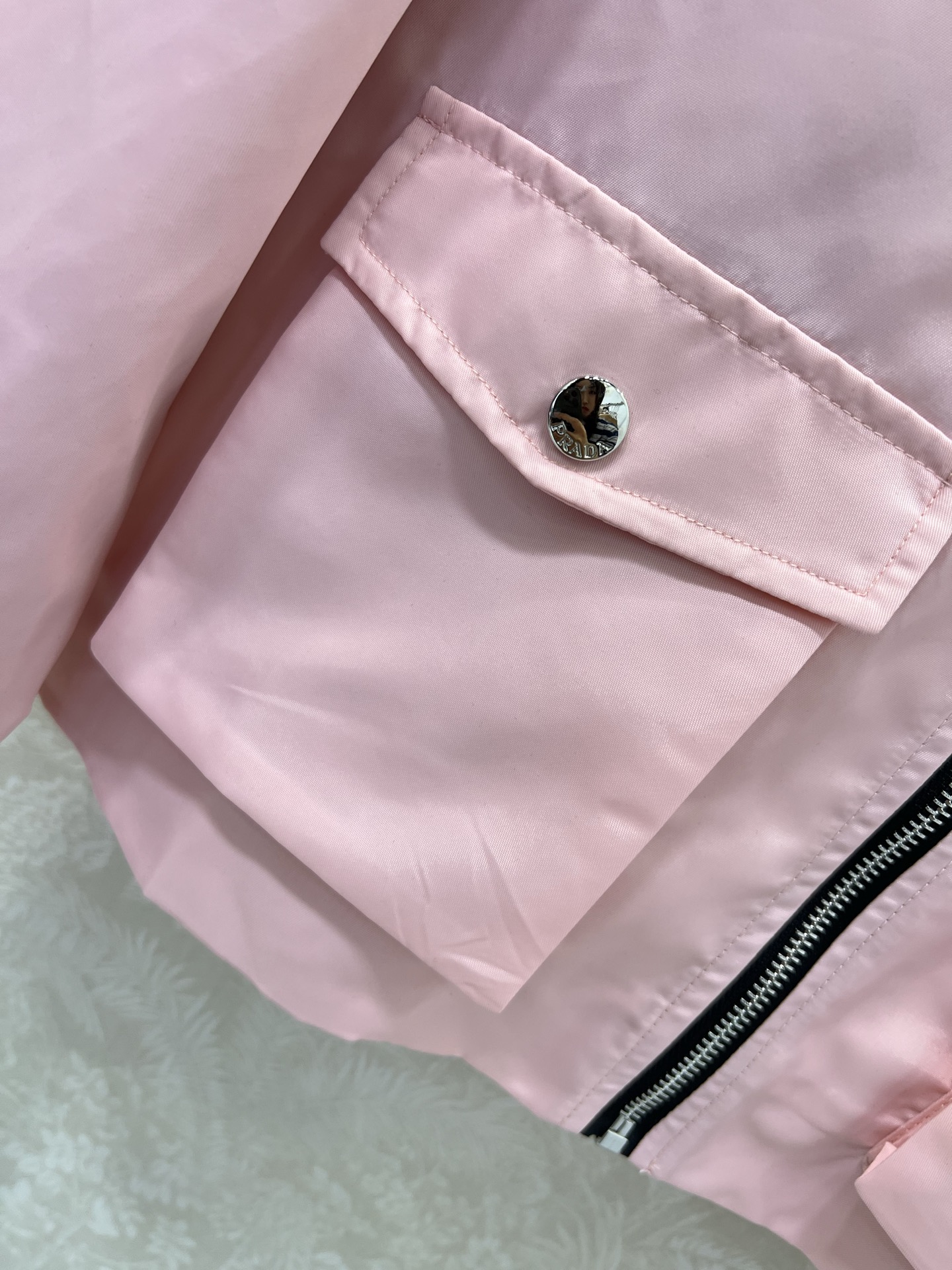 🔥🔥prad*25新款尼龙翻领夹克外套 后背拉链设计潮版来袭，解锁多元风格 衣橱里总缺一件适配所有心情的