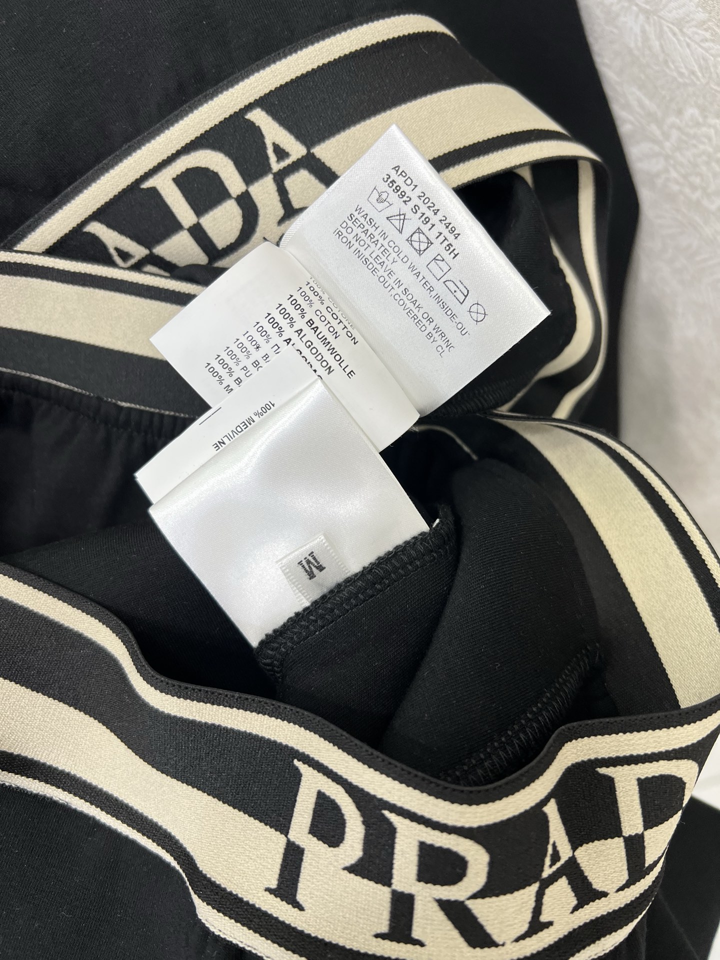 🔥🔥  PRAD*25早秋新款套装 连帽下摆织带上衣➕小直筒长裤的组合  上衣经典三角标下摆字母弹力织带