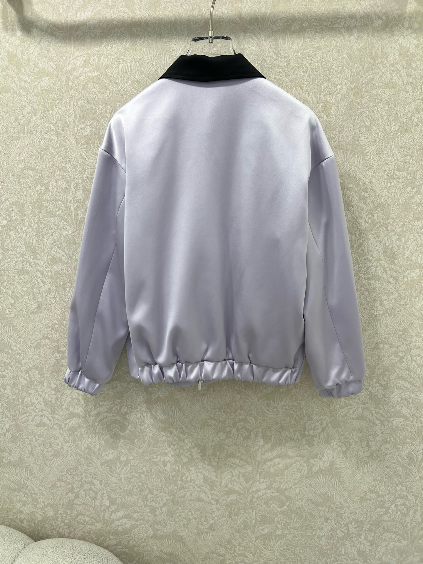 🔥🔥miumi*25新款缎面翻领夹克外套 翻领拉链前大口袋设计 超级温柔的香芋紫💜 解锁多元风格 经典字