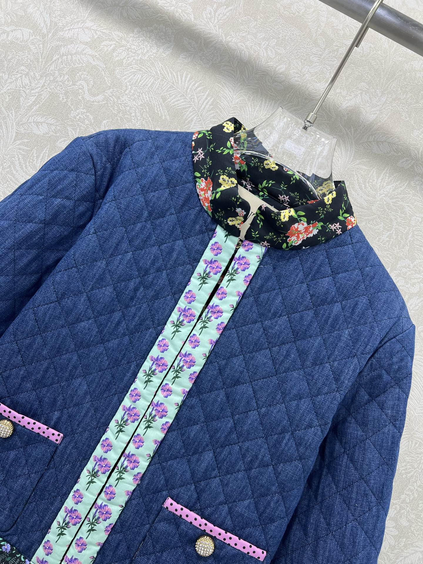 🔥🔥Valentin*25新款九分袖牛仔夹棉棉衣外套 别具一格的撞色设计 整体牛仔拼接印花领口袖口 定制