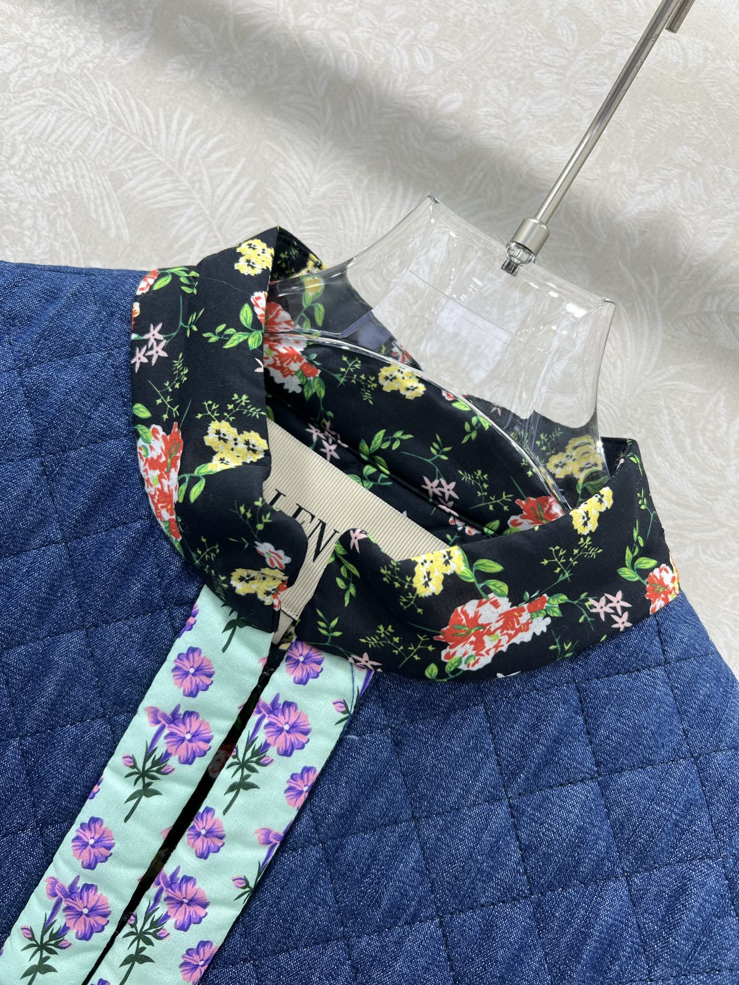 🔥🔥Valentin*25新款九分袖牛仔夹棉棉衣外套 别具一格的撞色设计 整体牛仔拼接印花领口袖口 定制