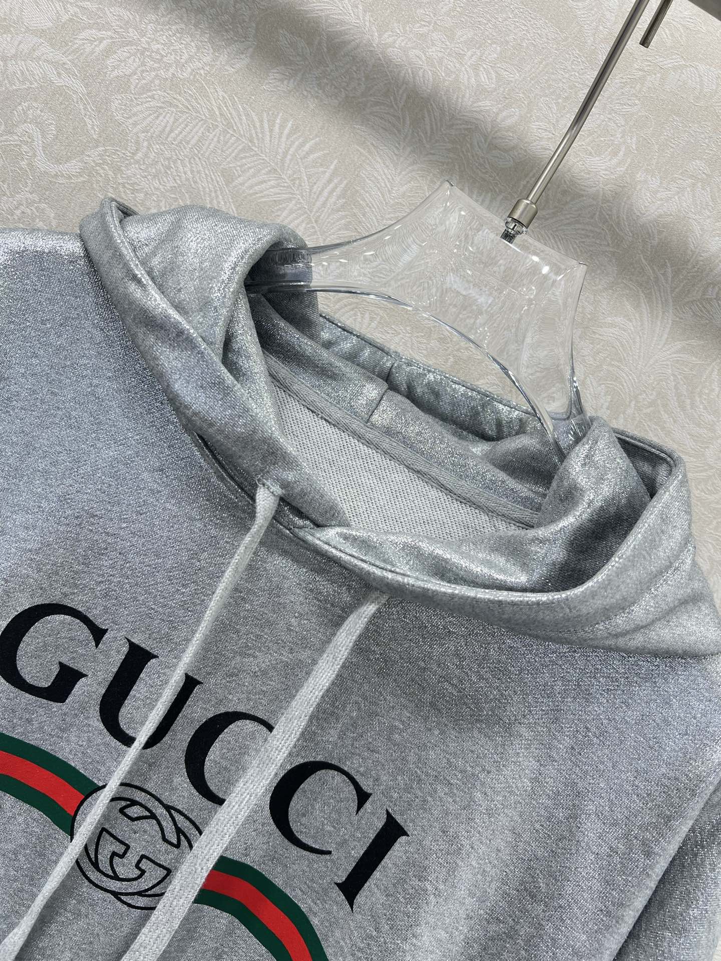 🔥🔥Gucc*25新款银色连帽印花卫衣 定制YB原生全棉材质 透气舒适 质感十足 凸显品牌格调 采用克重