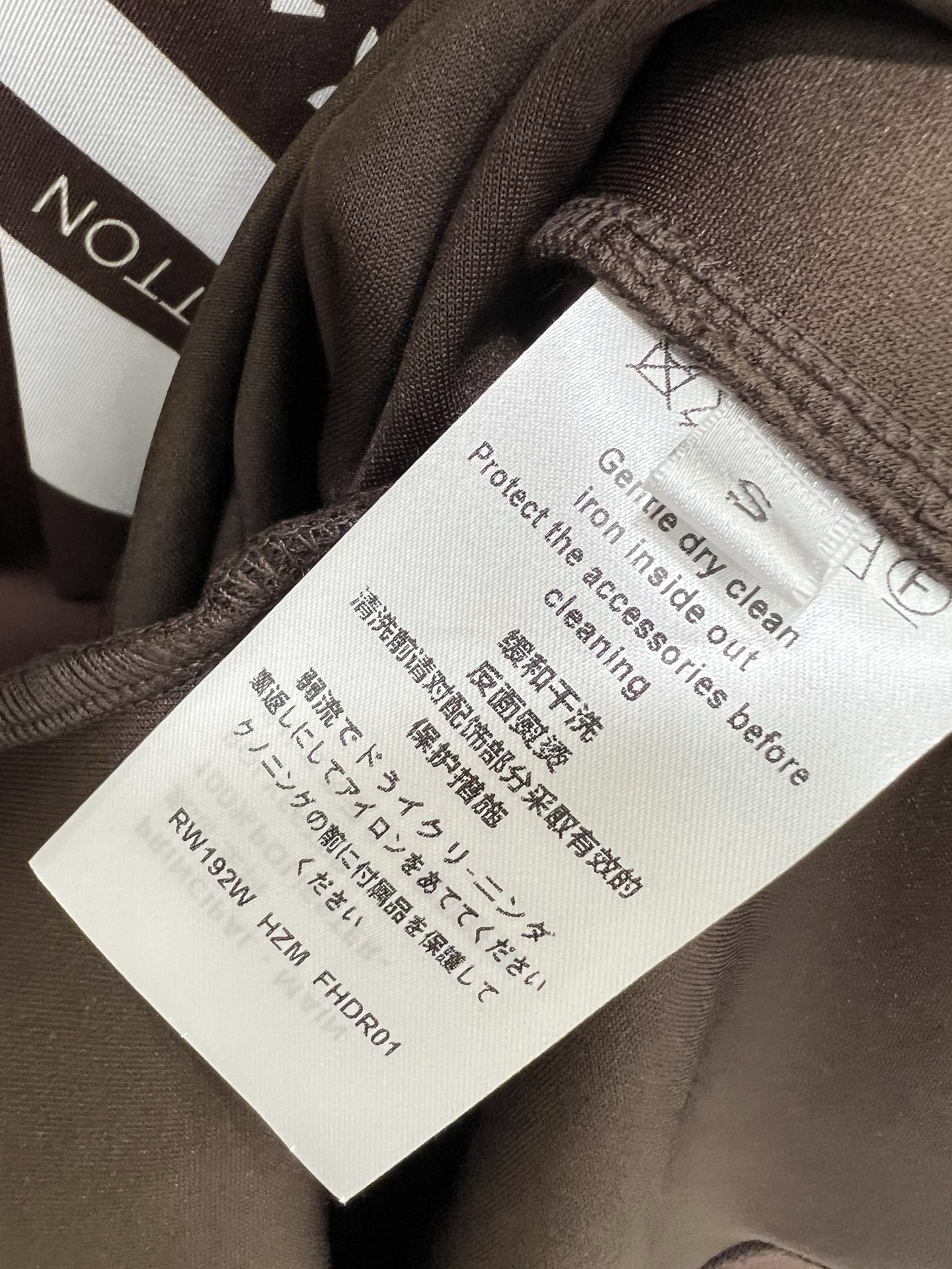 🔥🔥 Louis Vuitt*n*25新款搭配老花丝巾连帽连衣裙  老花logo丝巾装饰 真的太美腻啦~