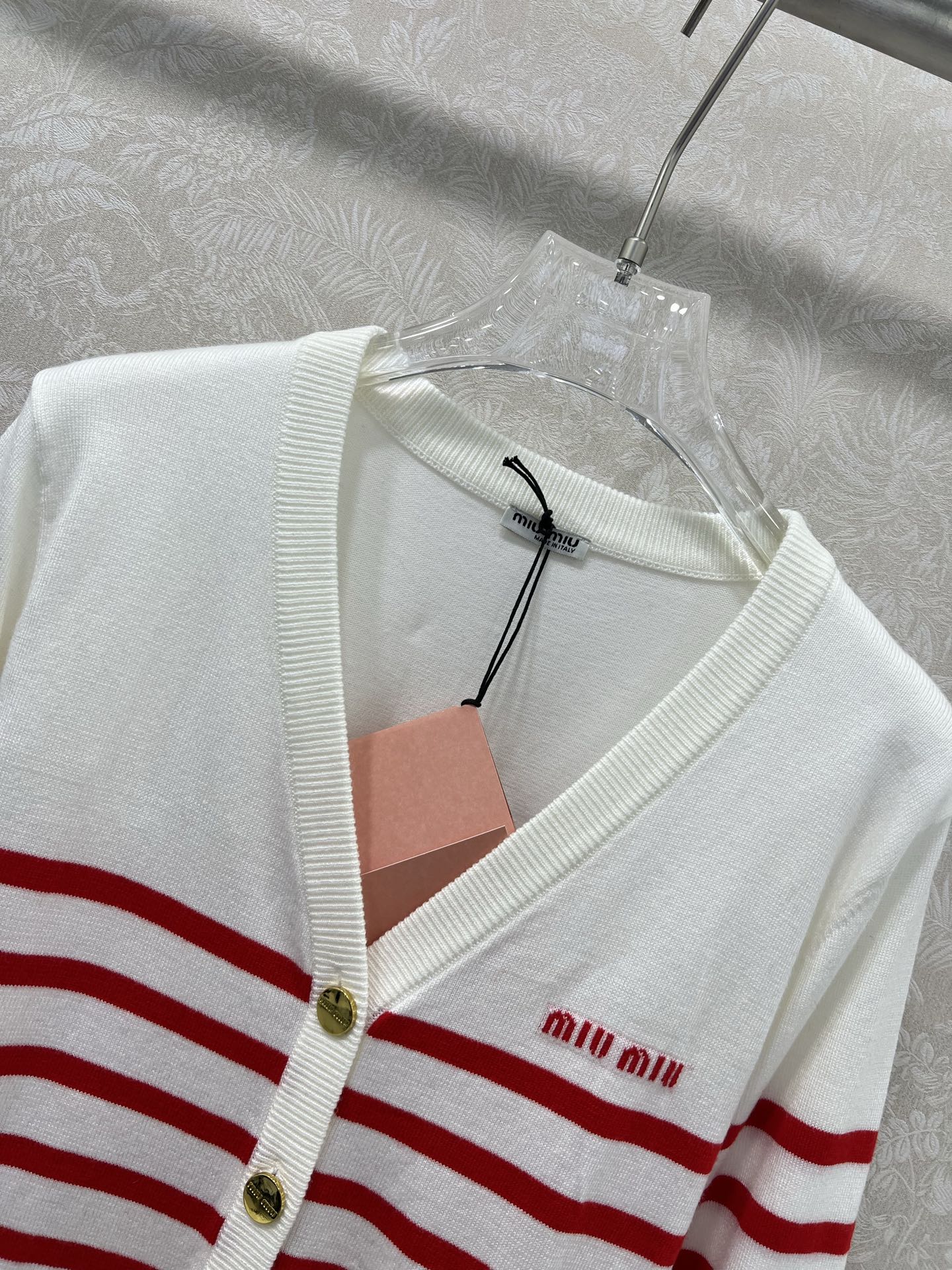 🔥🔥Miumi*25新款V针织开衫 胸前logo刺绣设计 定制五金 条纹撞色 独家高版出品 真的很难不让