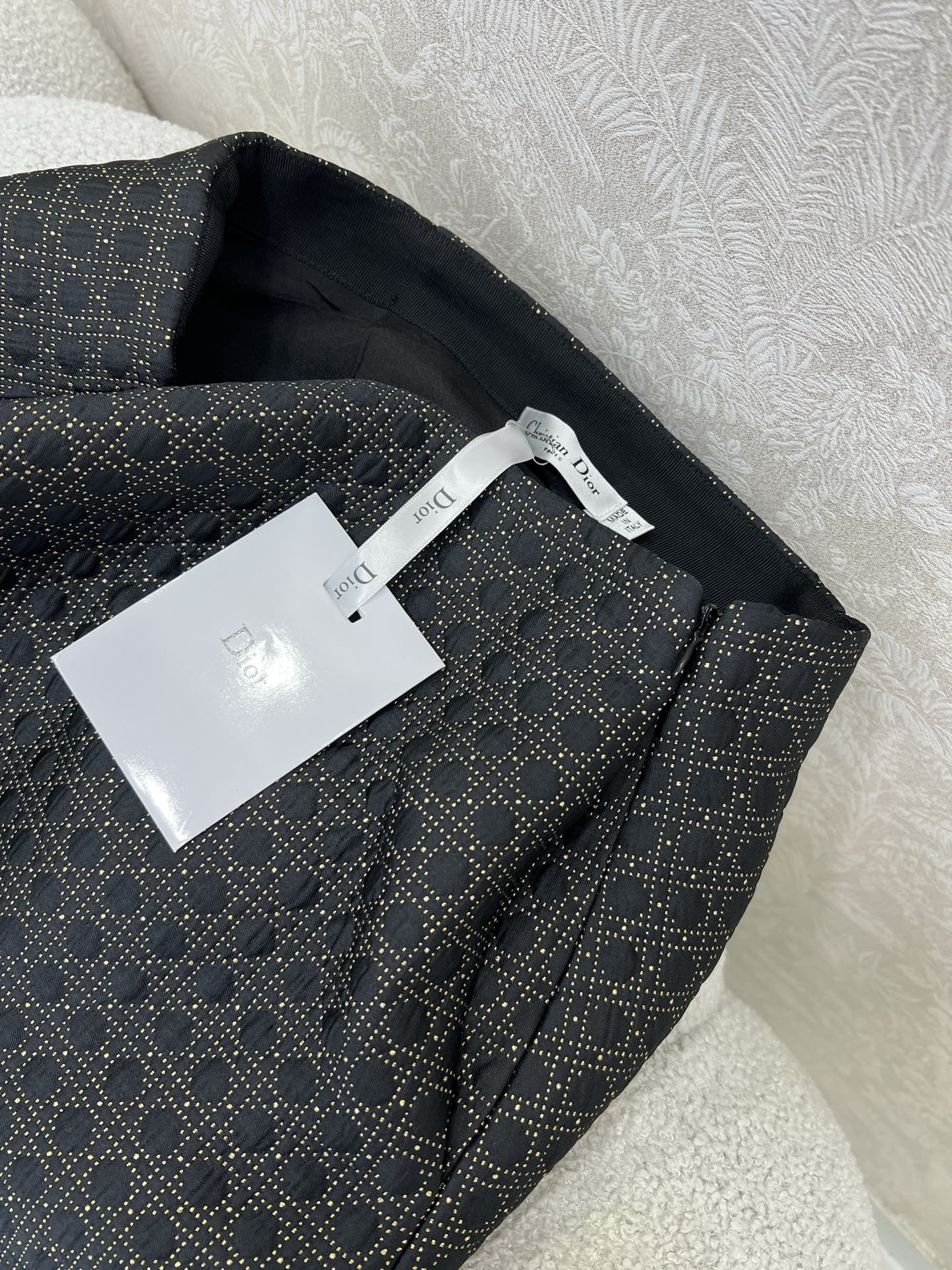 🔥🔥Dio* 25新款菱型格金丝半裙 定制进口菱形肌理感加银丝金丝面料 漂亮的菱格图案，突显纹理感简约而