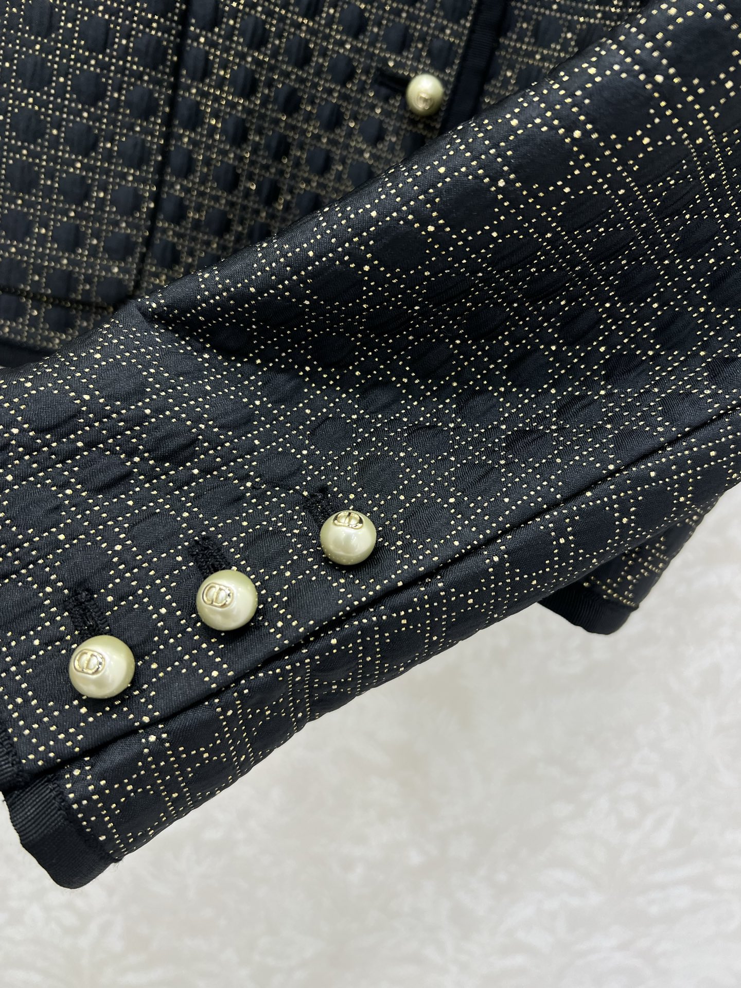 🔥🔥DIO*25新款菱型格金丝外套  定制进口菱形肌理感加银丝金丝面料  正肩垫肩版型设计贴合身形  前