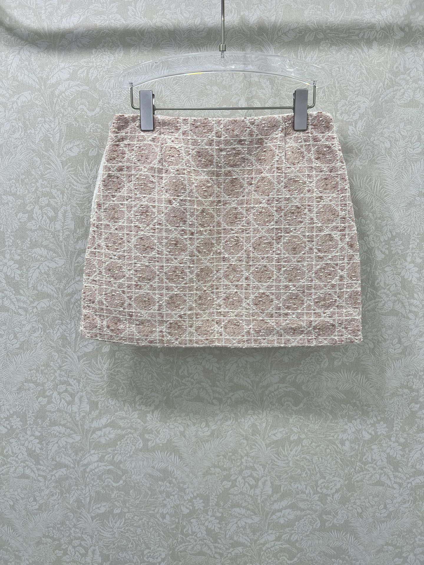 🔥🔥Dio* 25新款藤格提花半裙 马卡龙配色出货啦！绝美的藕粉跟浅蓝色 🩷🩵定制YB进口粗纺毛呢材质 