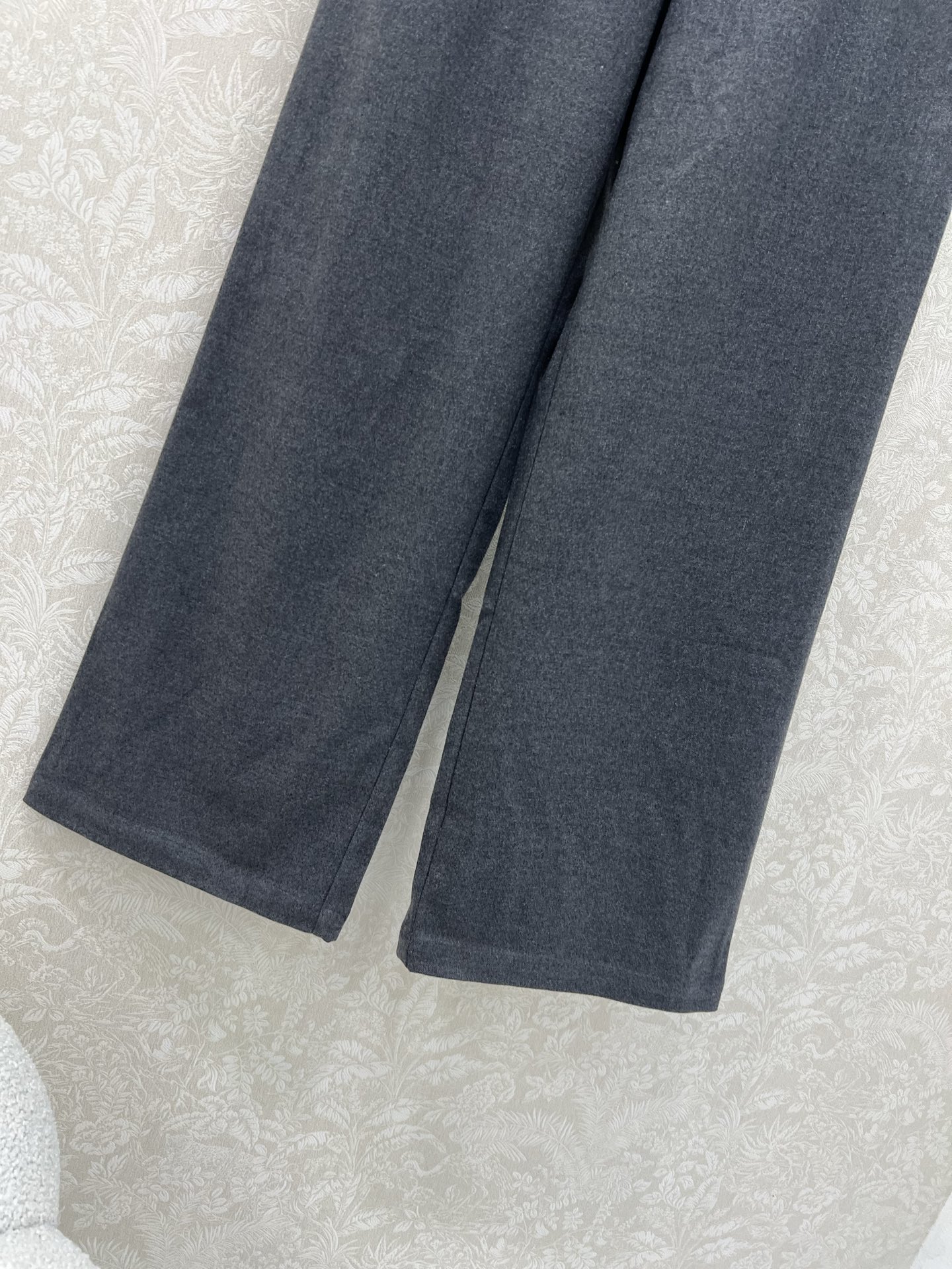 🔥🔥 miumi* 25新款净色秋款阔腿裤 简约风气质阔腿休闲西裤 腰头抽绳 后口袋Logo点缀  舒适