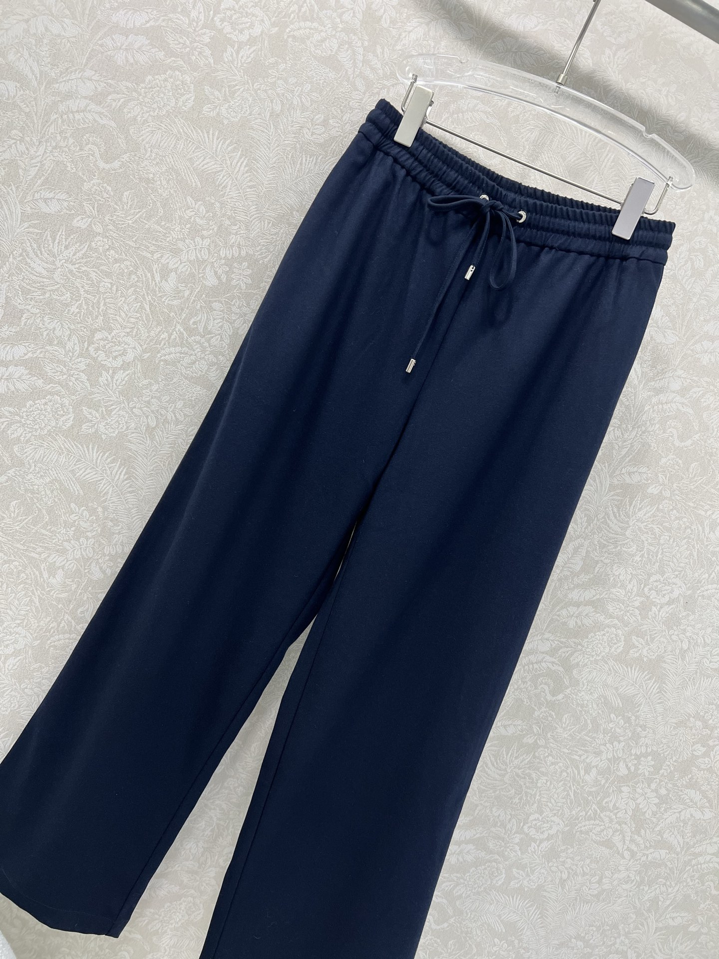 🔥🔥 miumi* 25新款净色秋款阔腿裤 简约风气质阔腿休闲西裤 腰头抽绳 后口袋Logo点缀  舒适