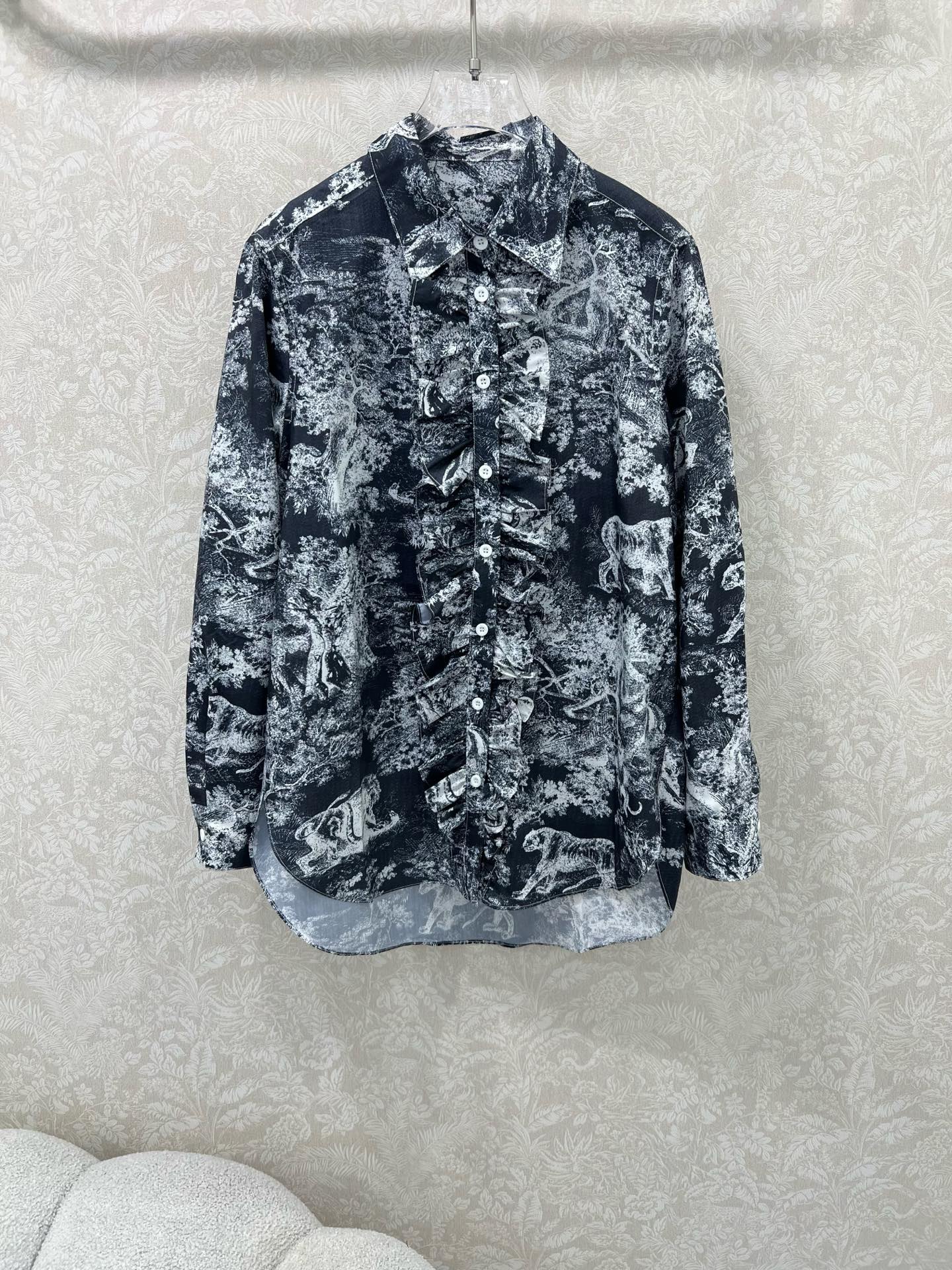 🔥🔥Dio*25早秋新款翻领前襟荷叶边衬衫褶皱花边工艺设计 经典丛林动物🐅印花 侧边开叉版型显瘦又高挑 