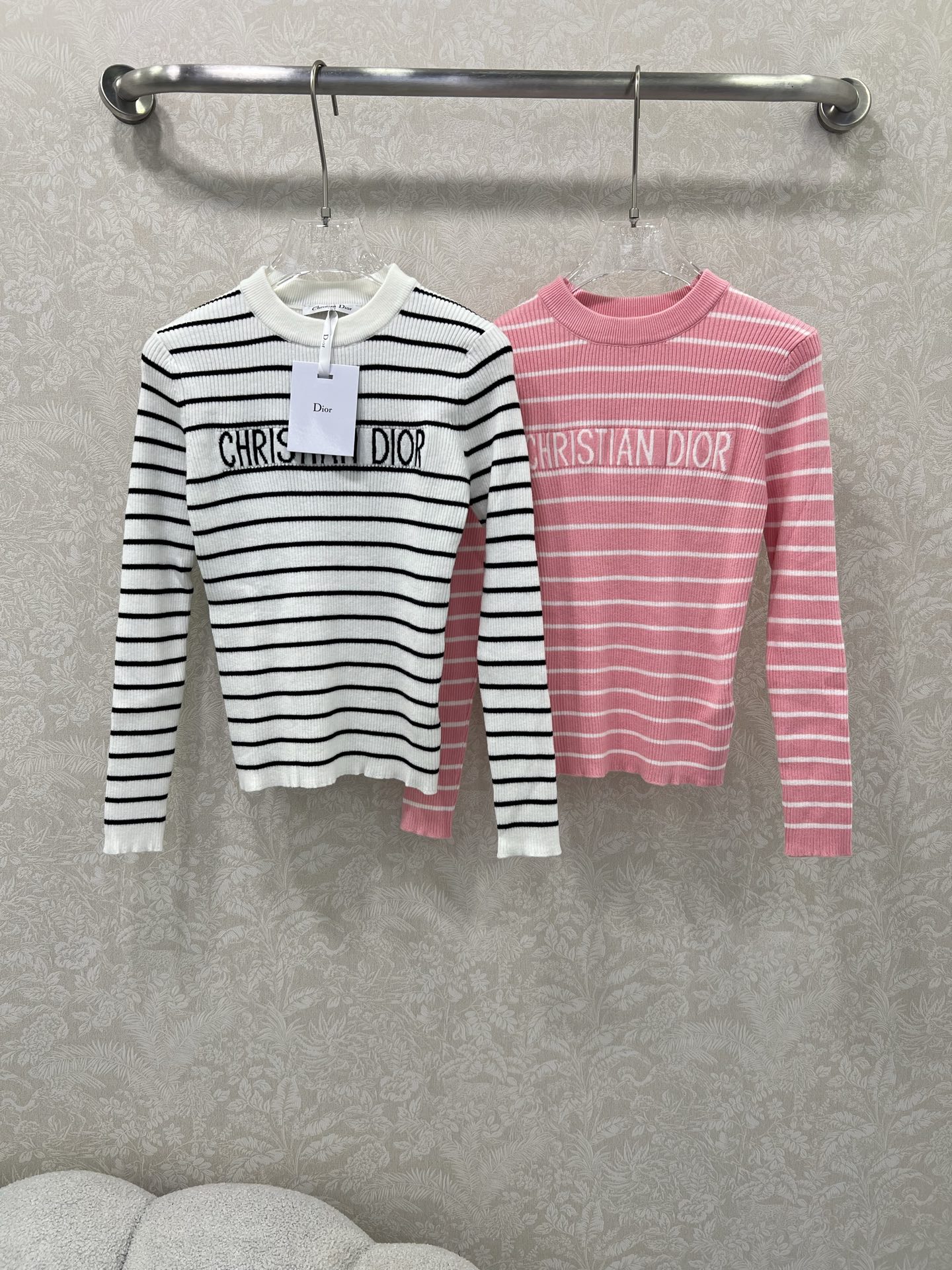 🔥🔥 DIO*迪/奥 25新品！海军风条纹针织长袖上衣，条纹撞色超级显白的色调！经典版型上身巨显瘦！原版