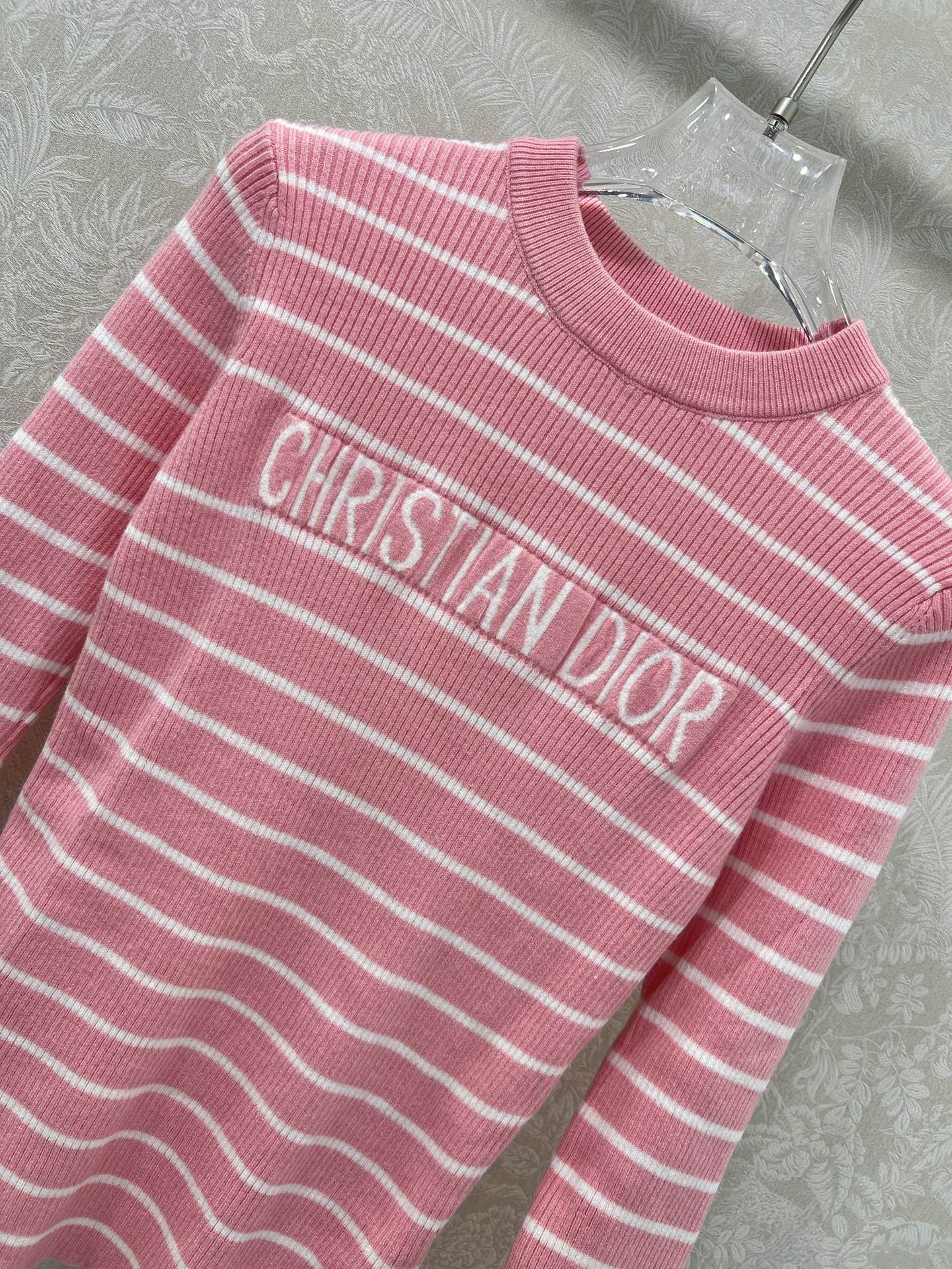 🔥🔥 DIO*迪/奥 25新品！海军风条纹针织长袖上衣，条纹撞色超级显白的色调！经典版型上身巨显瘦！原版