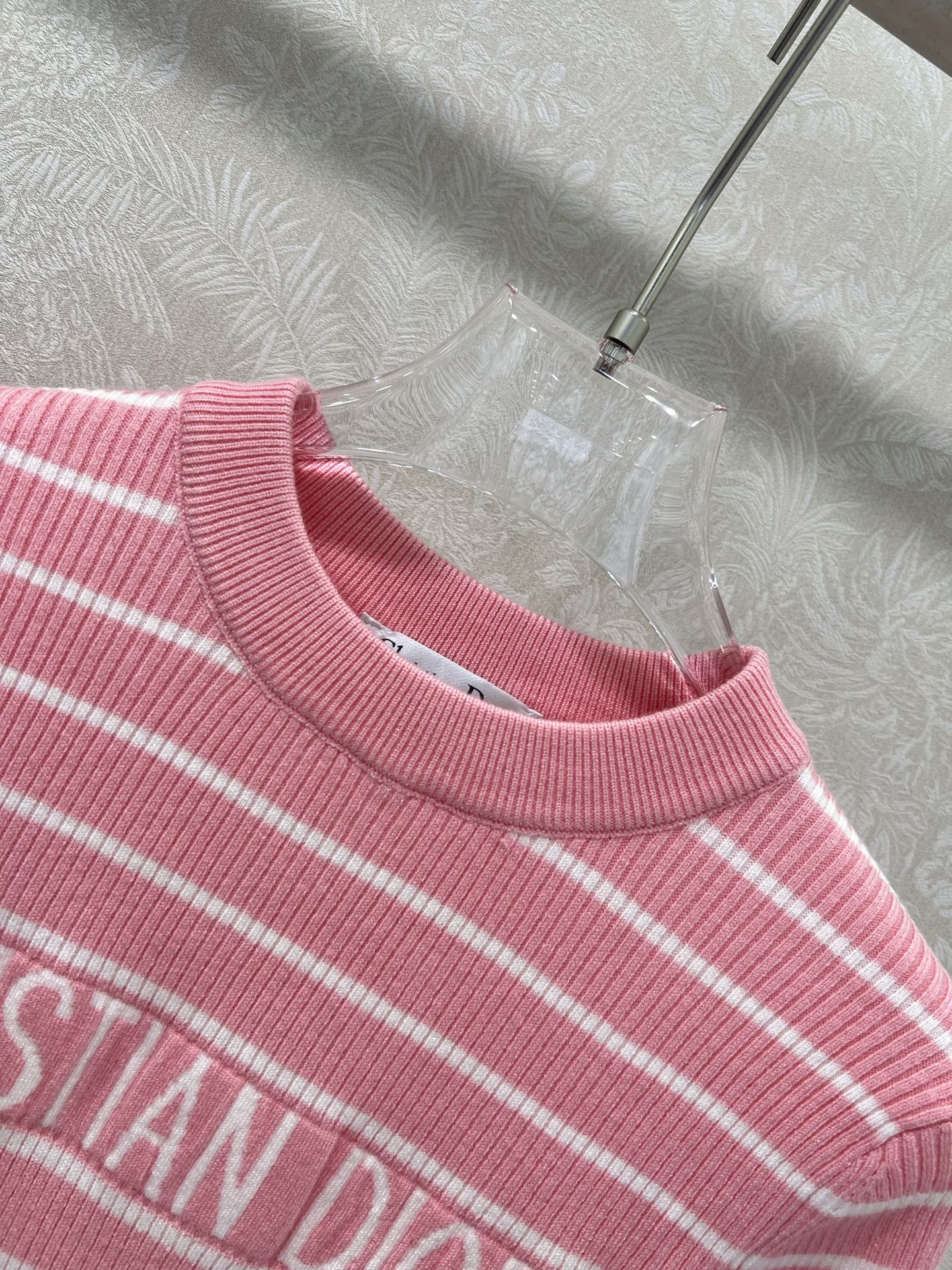 🔥🔥 DIO*迪/奥 25新品！海军风条纹针织长袖上衣，条纹撞色超级显白的色调！经典版型上身巨显瘦！原版