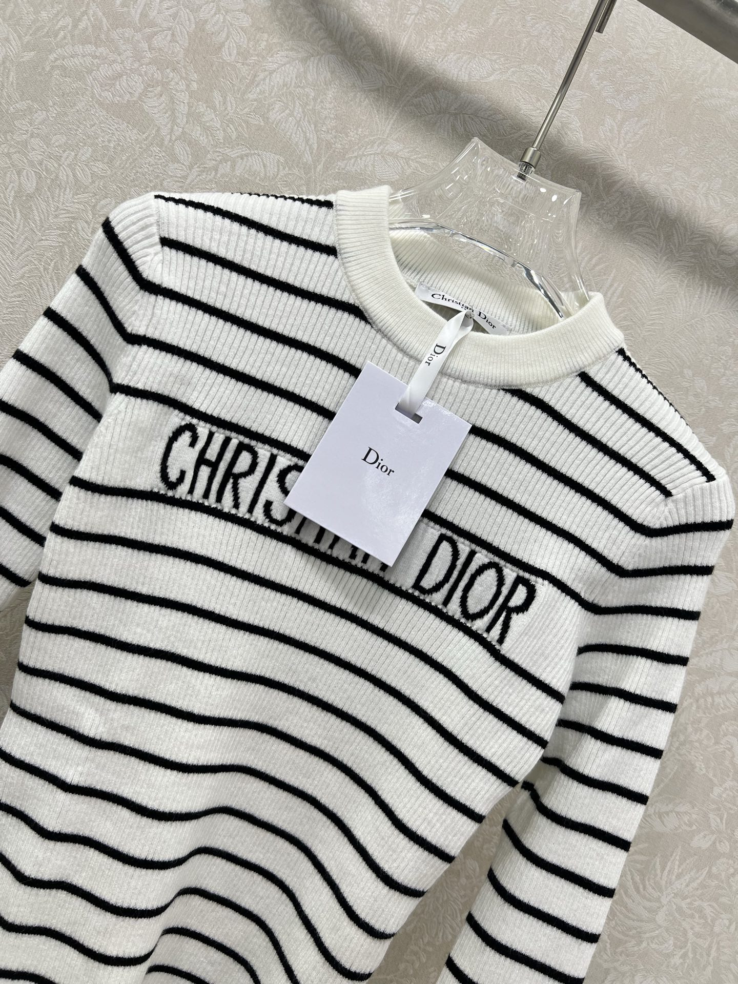 🔥🔥 DIO*迪/奥 25新品！海军风条纹针织长袖上衣，条纹撞色超级显白的色调！经典版型上身巨显瘦！原版