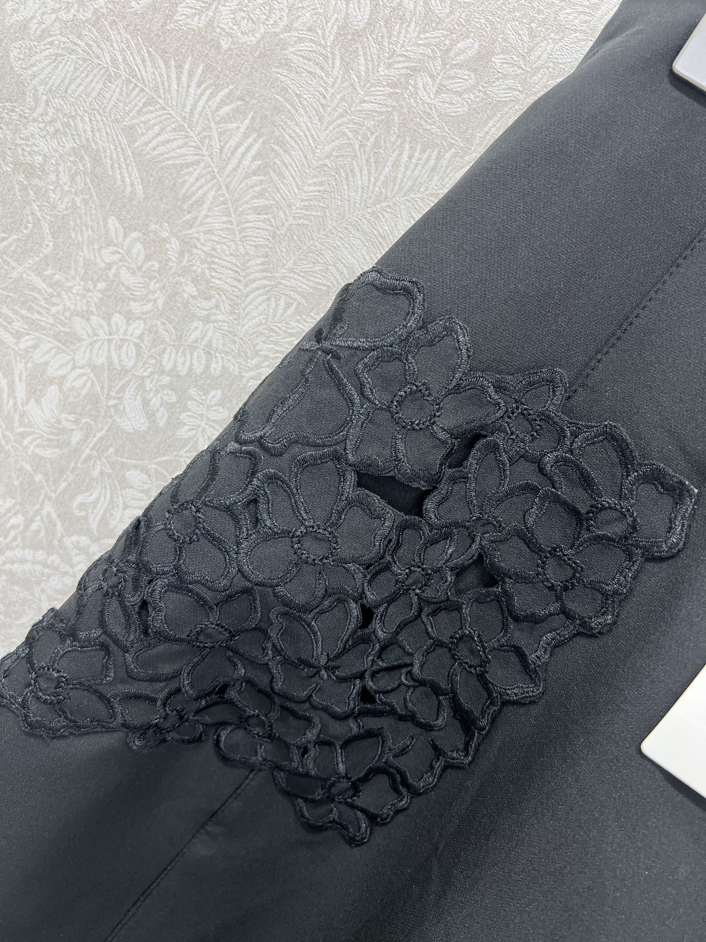 🔥🔥valentin*华伦/天奴25新款气质赫本风水溶花口袋装饰半裙 复合面料大摆半身裙  低调奢华立体