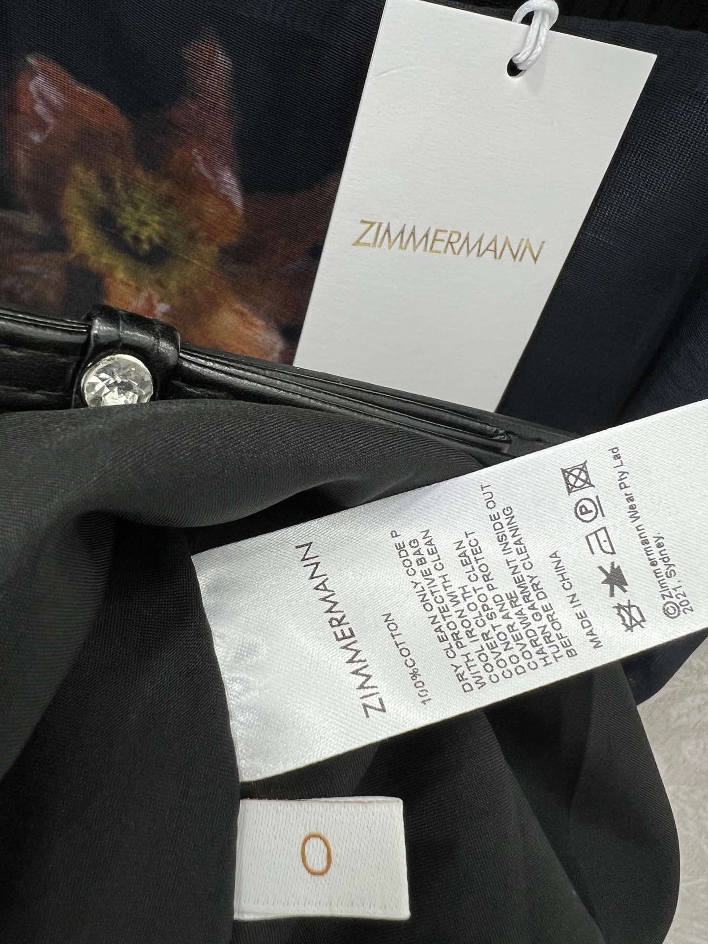 🔥🔥ZIMMERM*25新款玫瑰花印花抹胸镂空吊带连衣裙 肩带订钻腰身褶皱勾勒腰线  选用亚麻面料制成，