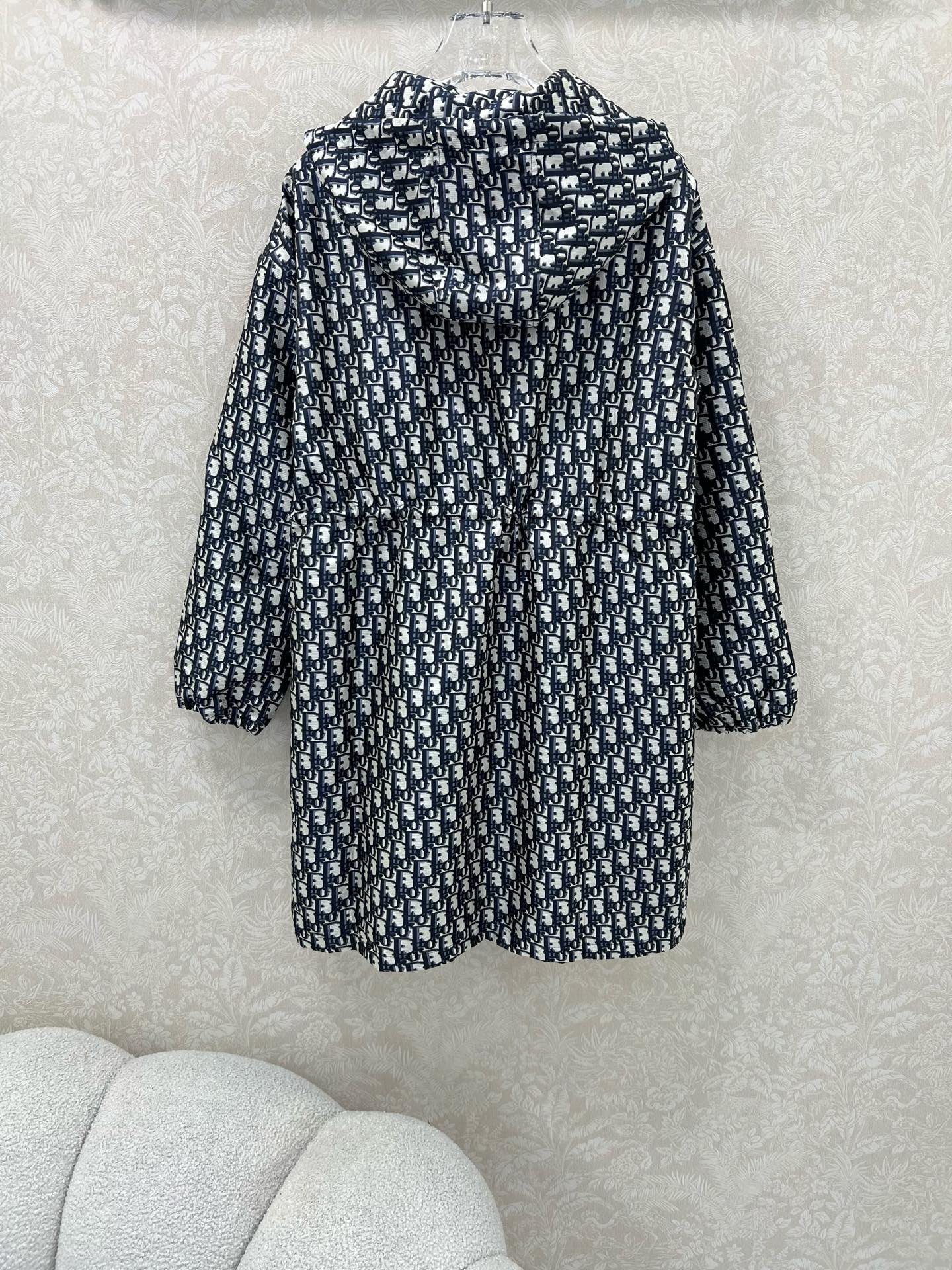 🔥🔥DIO*25新款连帽长袖连衣裙 满幅老花logo字母提花面料 胸前拉链腰部抽绳设计  定制五金 超经