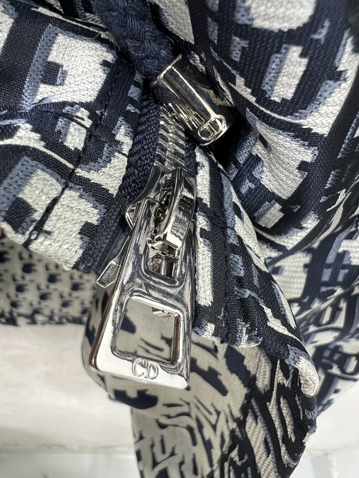 🔥🔥DIO*25新款连帽长袖连衣裙 满幅老花logo字母提花面料 胸前拉链腰部抽绳设计  定制五金 超经