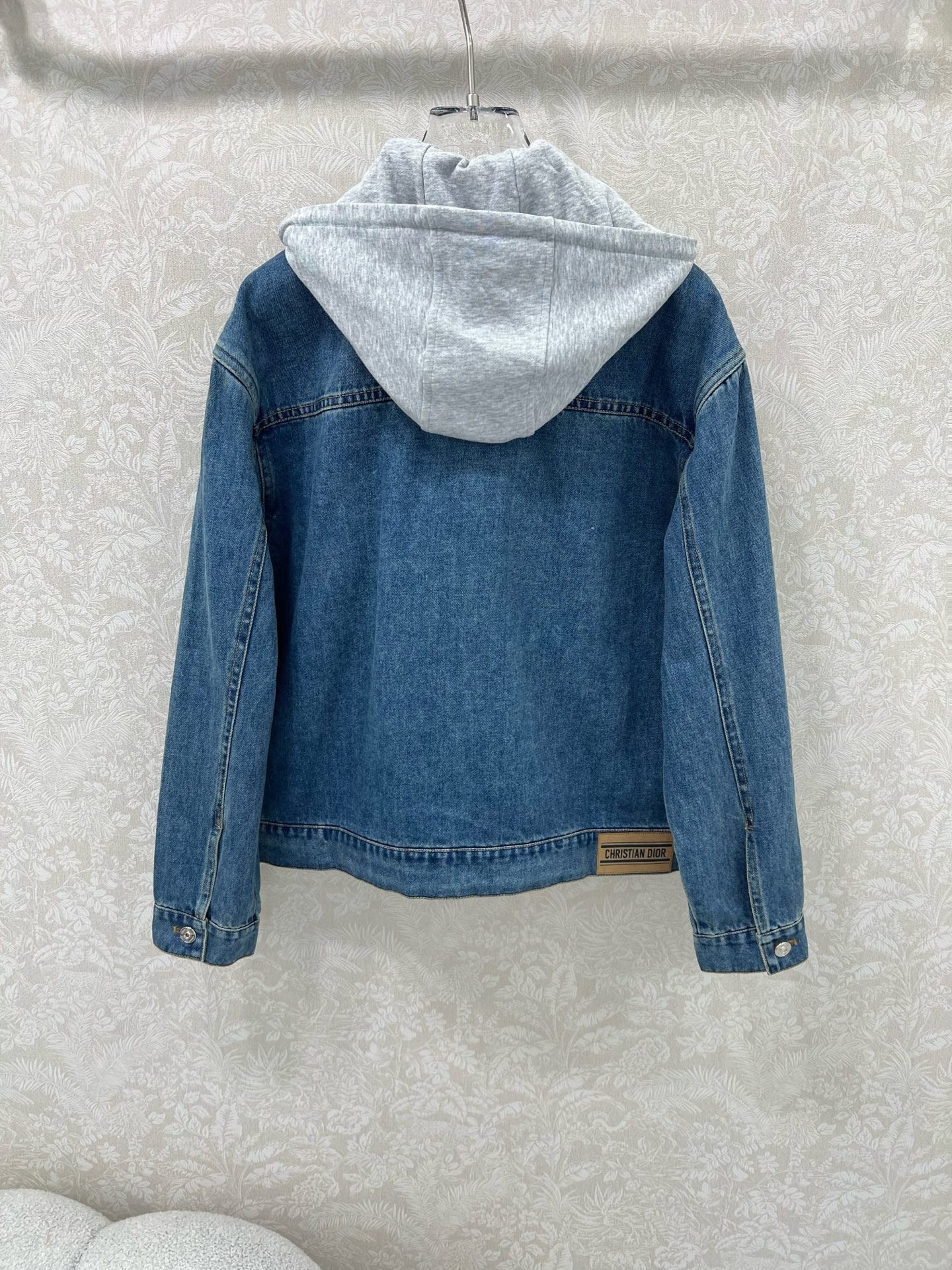  🔥🔥DIO*25新款新款可拆卸连帽提花牛仔外套 全衣采用定织重磅牛仔面料 独立五金开模 经典小蜜蜂刺绣