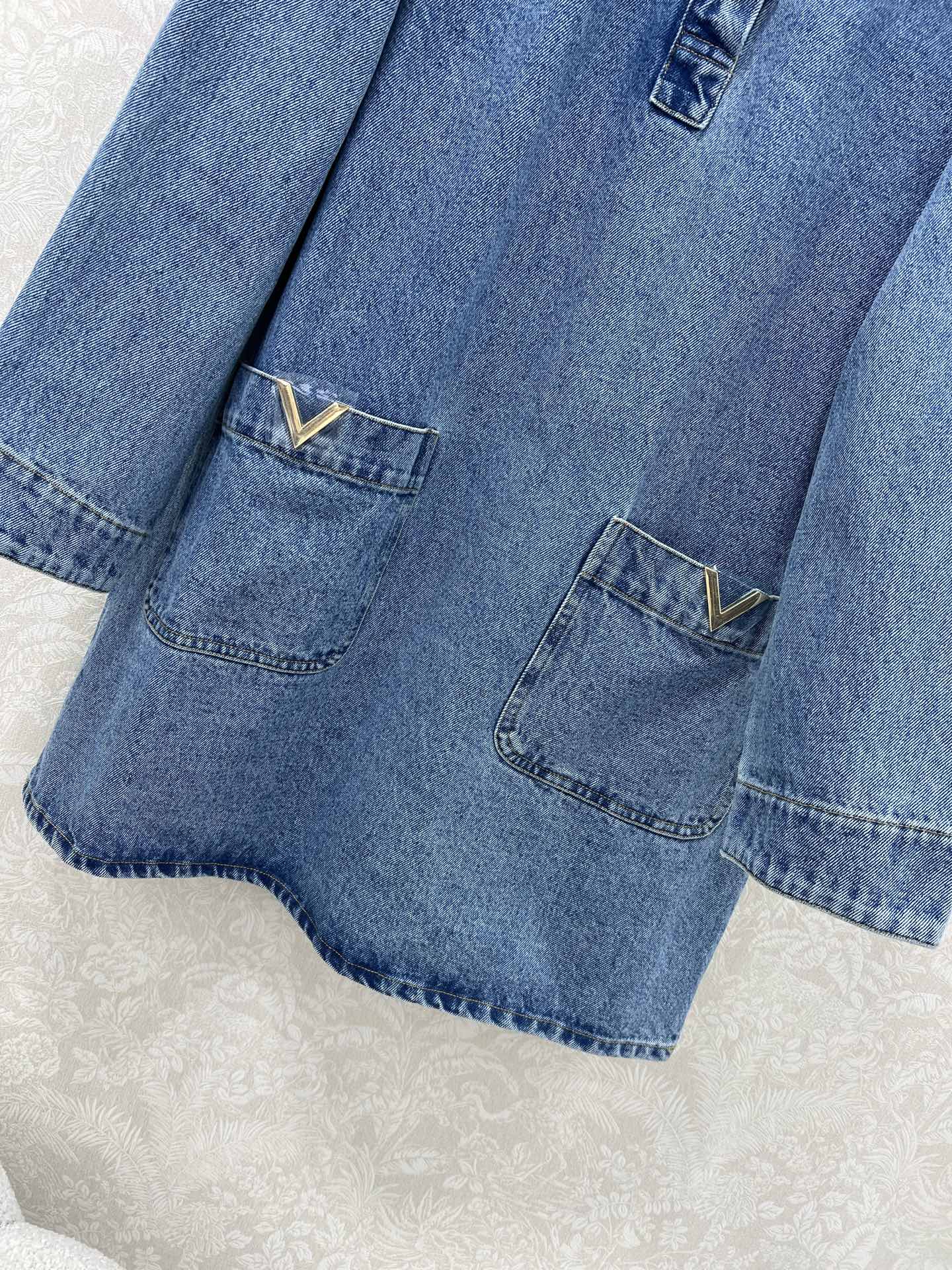 🔥🔥valentin*25新款牛仔长袖连衣裙 丹宁洗水牛仔时髦低调气质又奢华高级！翻领H版型版型百搭不挑