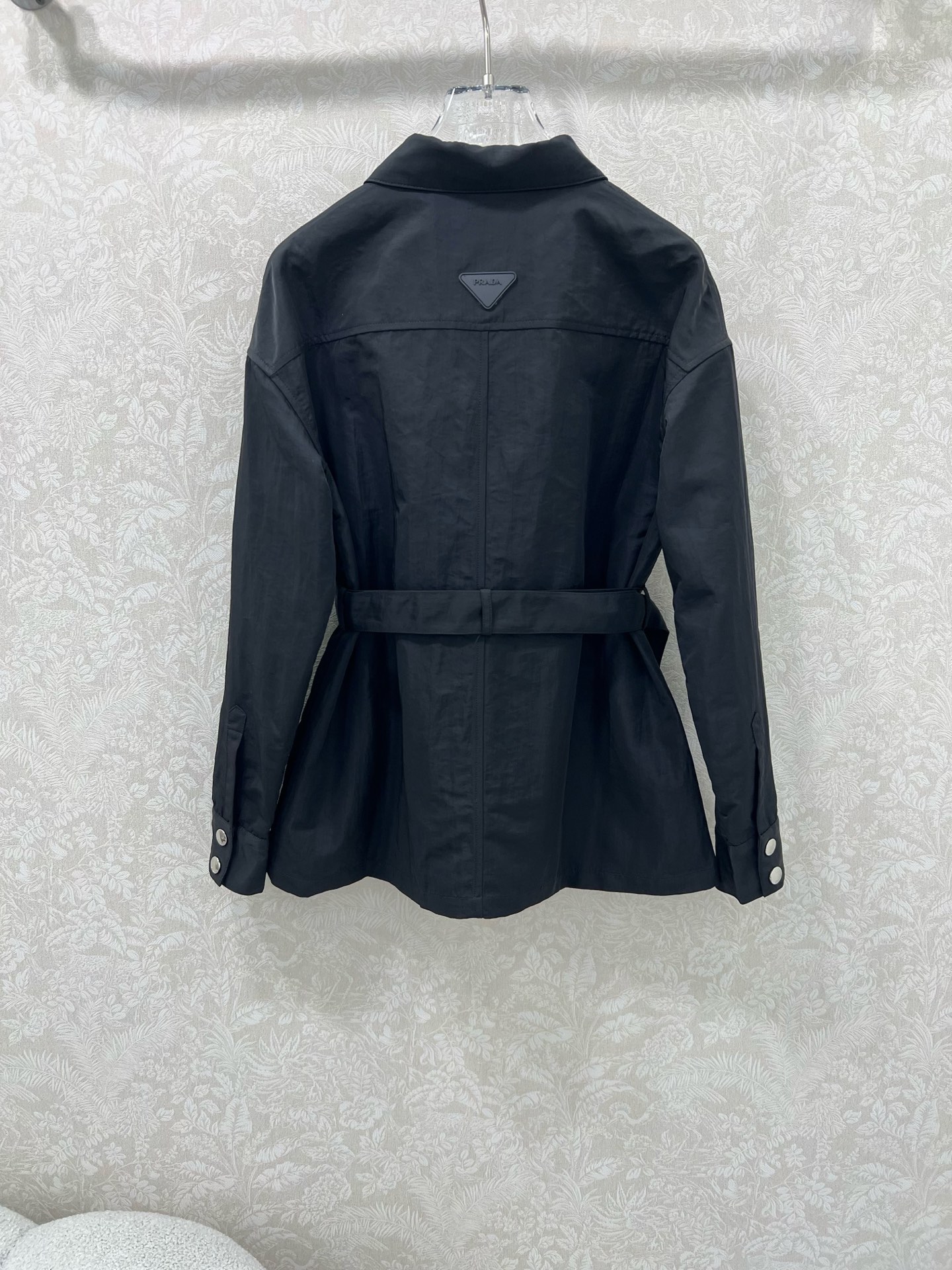 🔥🔥prad*25新款翻领腰带衬衣外套 潮版来袭，解锁多元风格 衣橱里总缺一件适配所有心情的外套？看这里