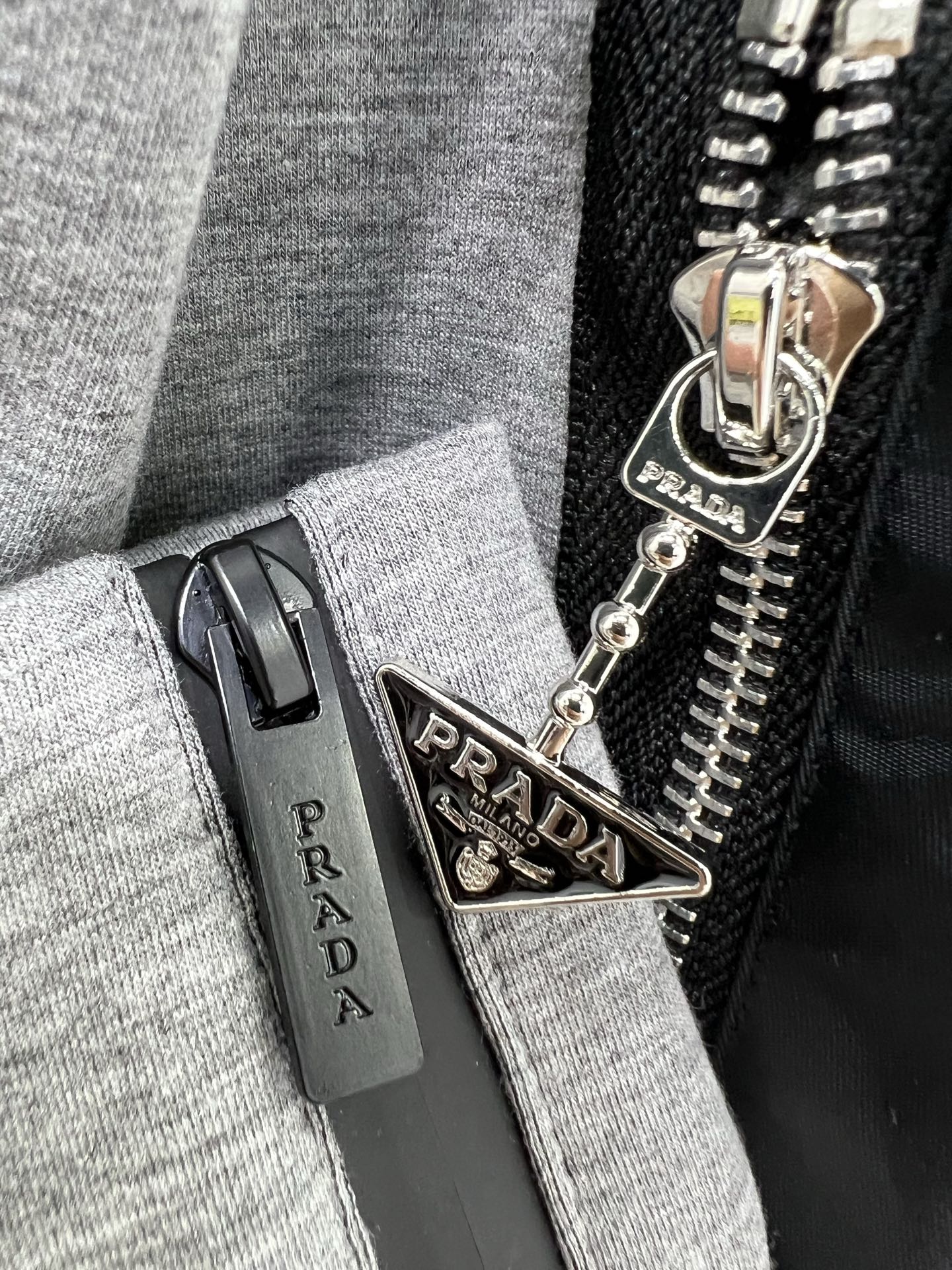 🔥🔥PRAD* 25新款连帽太空棉外套 整件衣服做起来难度超高！经典三角标口袋巨好看！采用太空棉面料 拒