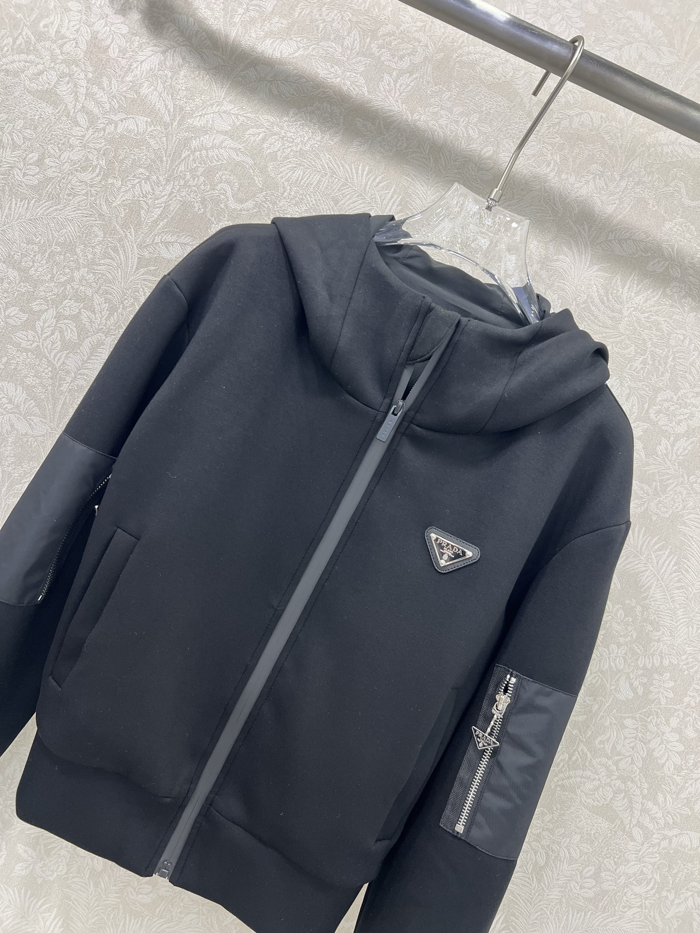 🔥🔥PRAD* 25新款连帽太空棉外套 整件衣服做起来难度超高！经典三角标口袋巨好看！采用太空棉面料 拒