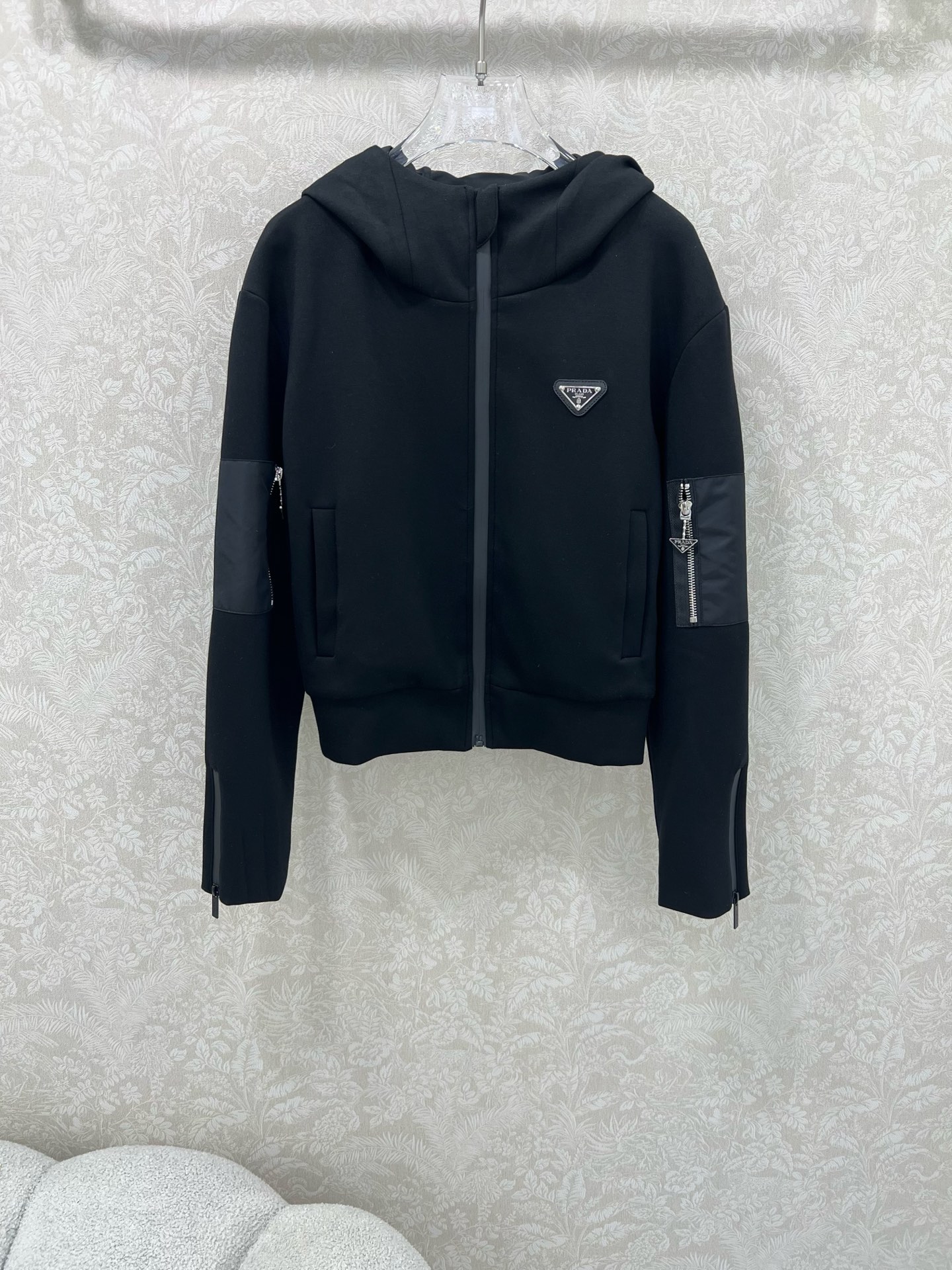 🔥🔥PRAD* 25新款连帽太空棉外套 整件衣服做起来难度超高！经典三角标口袋巨好看！采用太空棉面料 拒