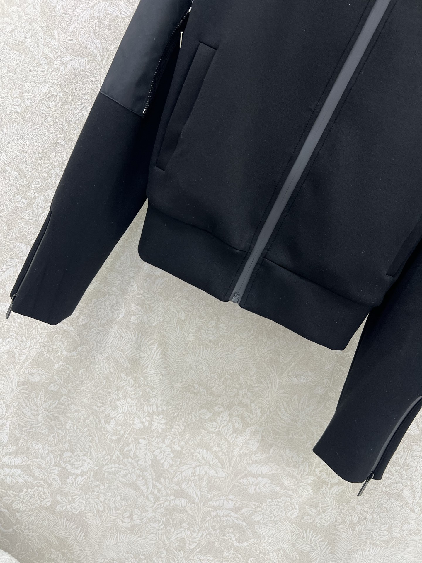 🔥🔥PRAD* 25新款连帽太空棉外套 整件衣服做起来难度超高！经典三角标口袋巨好看！采用太空棉面料 拒