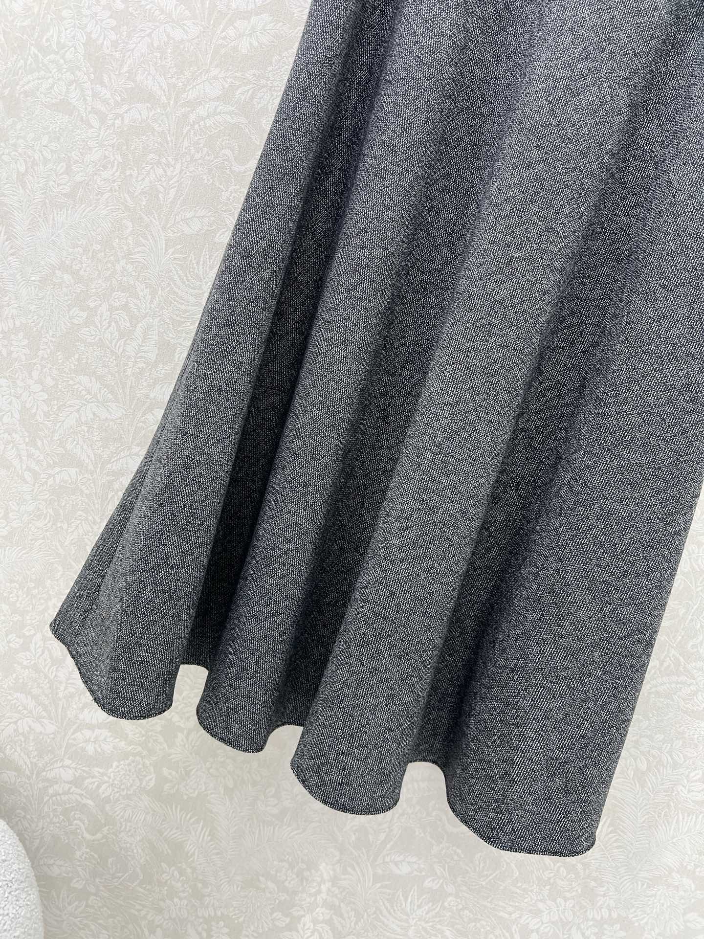 🔥🔥Dio* 25Fw早秋新款净色羊毛真丝内衬半裙 独家高版出品！百分百真丝内衬  1947年推出经典款