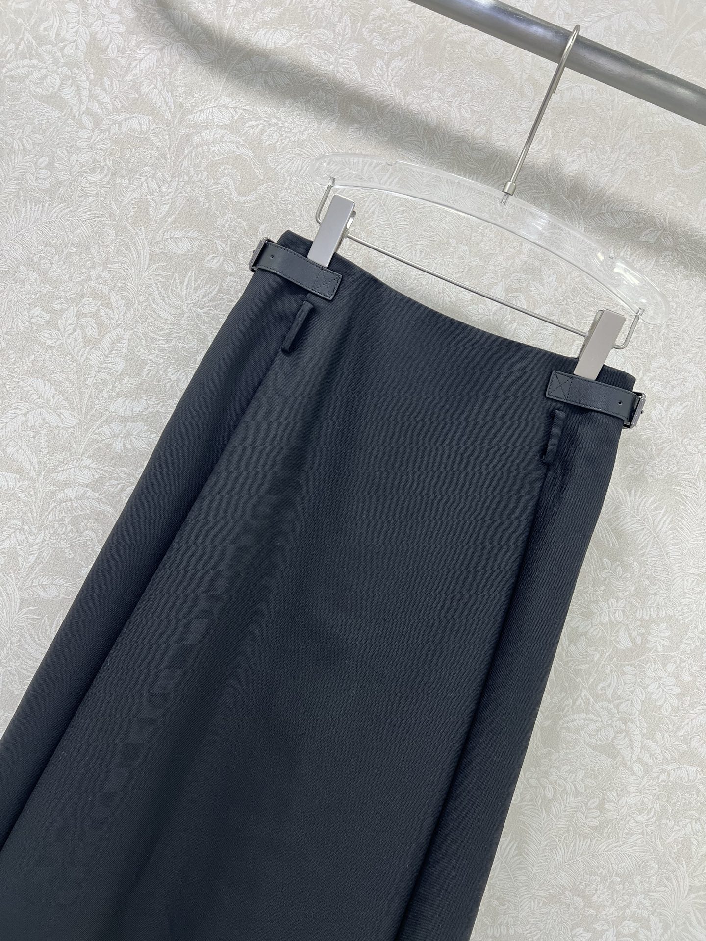 🔥🔥Dio* 25Fw早秋新款腰头皮扣丝毛半裙   丝毛面料百分百真丝内衬 独家高版出品 注意细节区分版