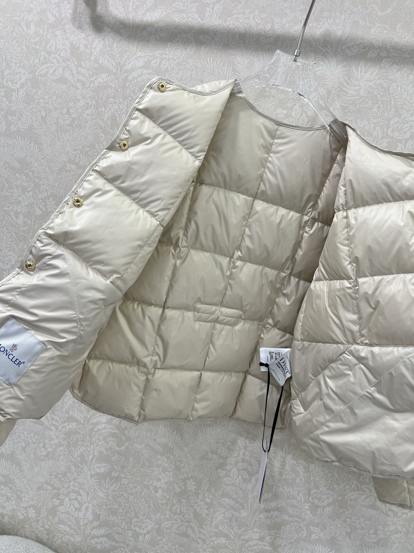 🔥🔥moncl*r25最新款高版本 Caramagne软绵绵面包服羽绒圆领外套 🤍搭配金属金色纽扣本布腰