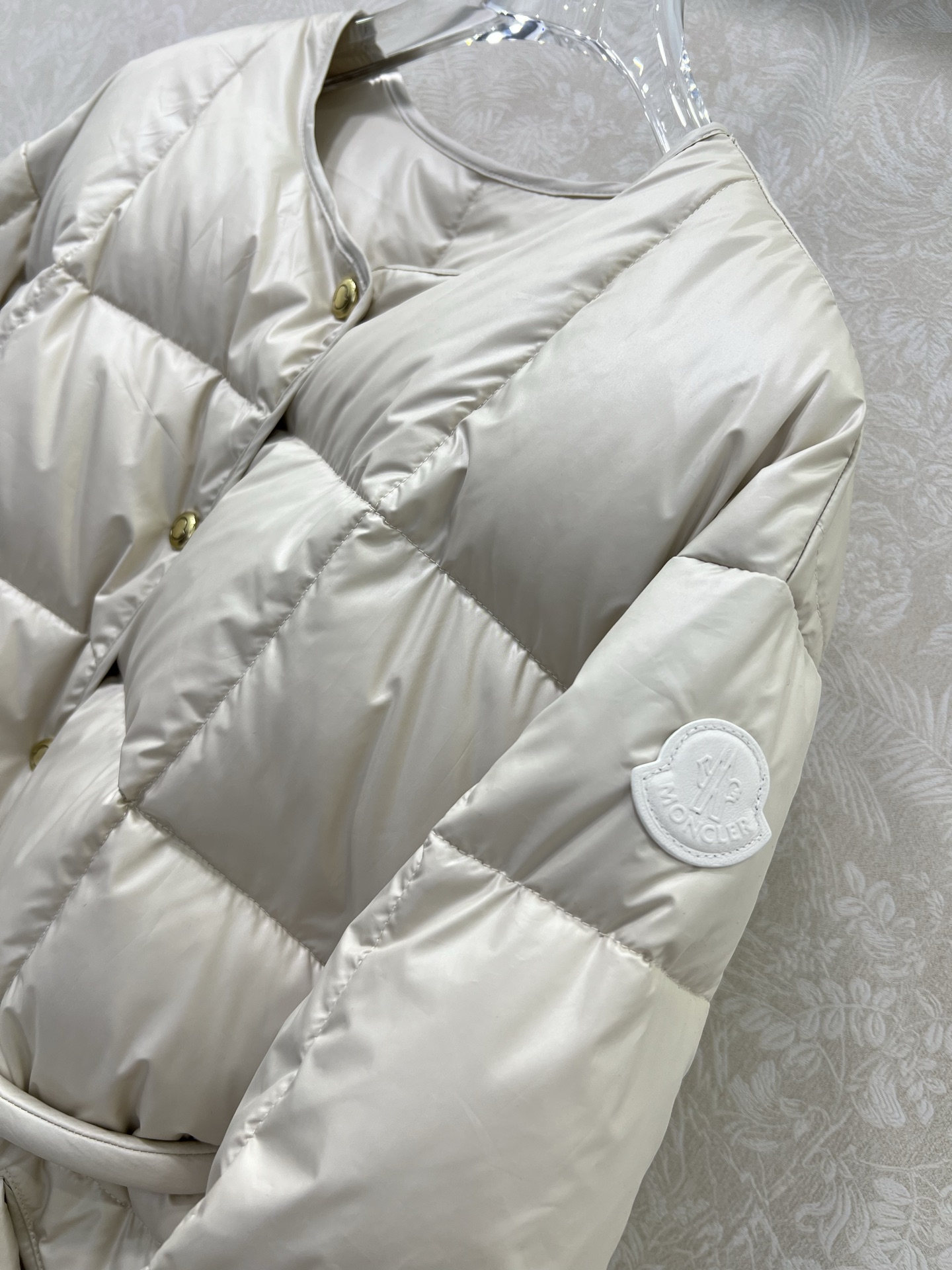 🔥🔥moncl*r25最新款高版本 Caramagne软绵绵面包服羽绒圆领外套 🤍搭配金属金色纽扣本布腰