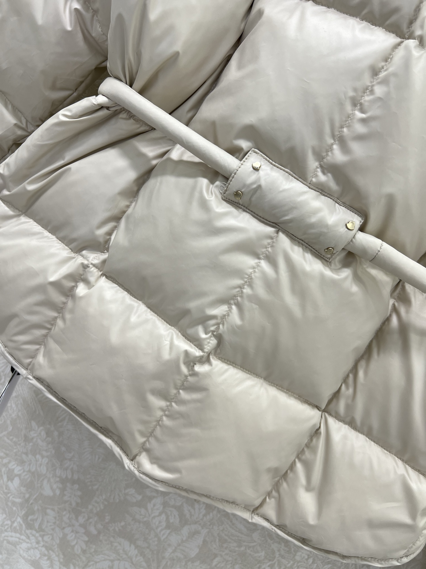 🔥🔥moncl*r25最新款高版本 Caramagne软绵绵面包服羽绒圆领外套 🤍搭配金属金色纽扣本布腰