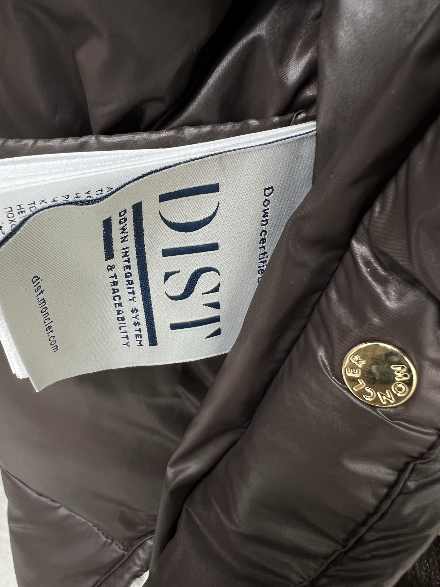 🔥🔥moncl*r25最新款高版本 泰迪毛绒按扣羽绒外套 前幅外层饰以泰迪毛绒材质 质感柔软舒适 躯干和