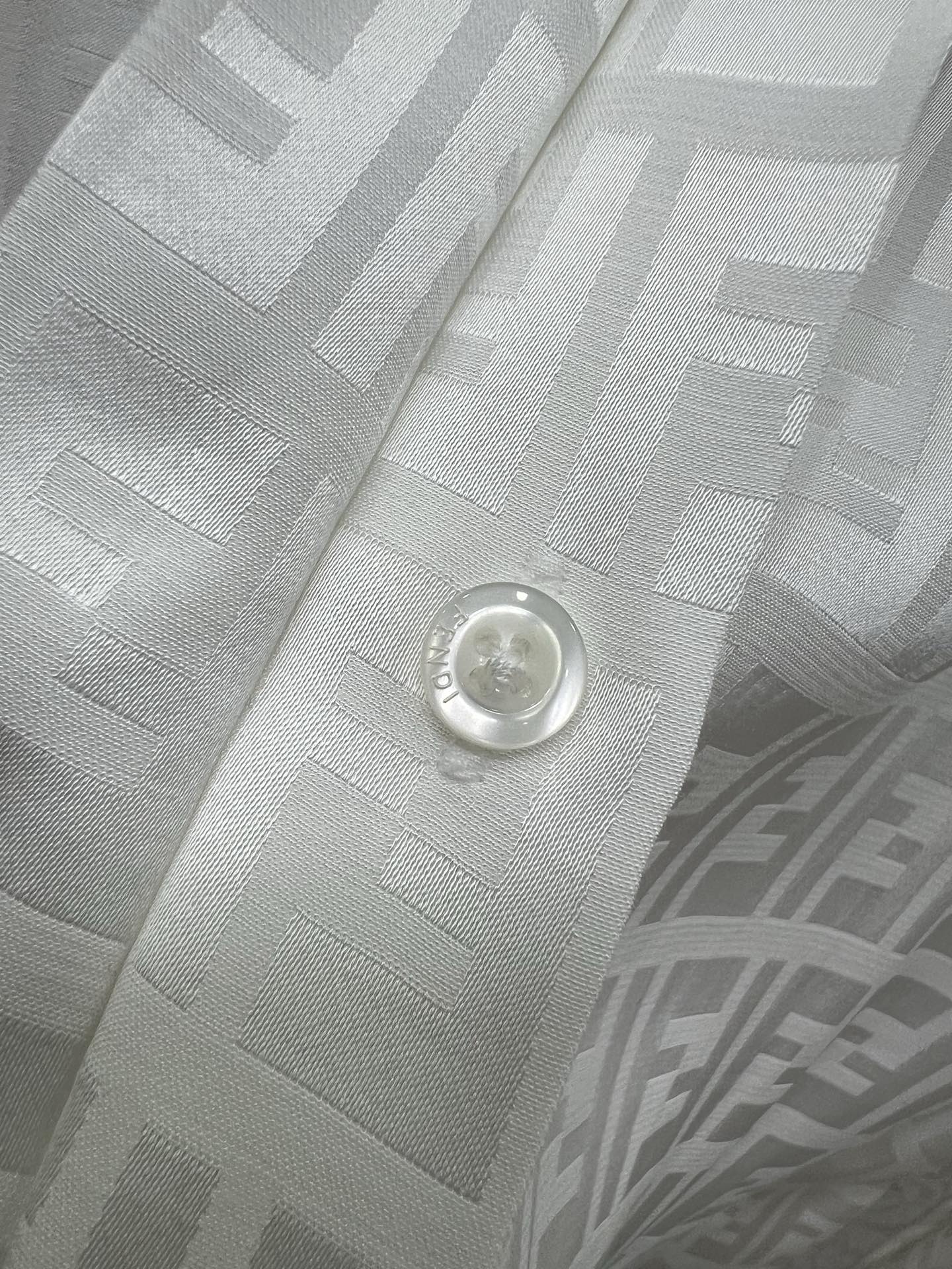 🔥🔥FEND*25新款复古翻领提花暗纹衬衣 定制YB进口双F提花面料 整体净色超级高档 舒适垂感有型  