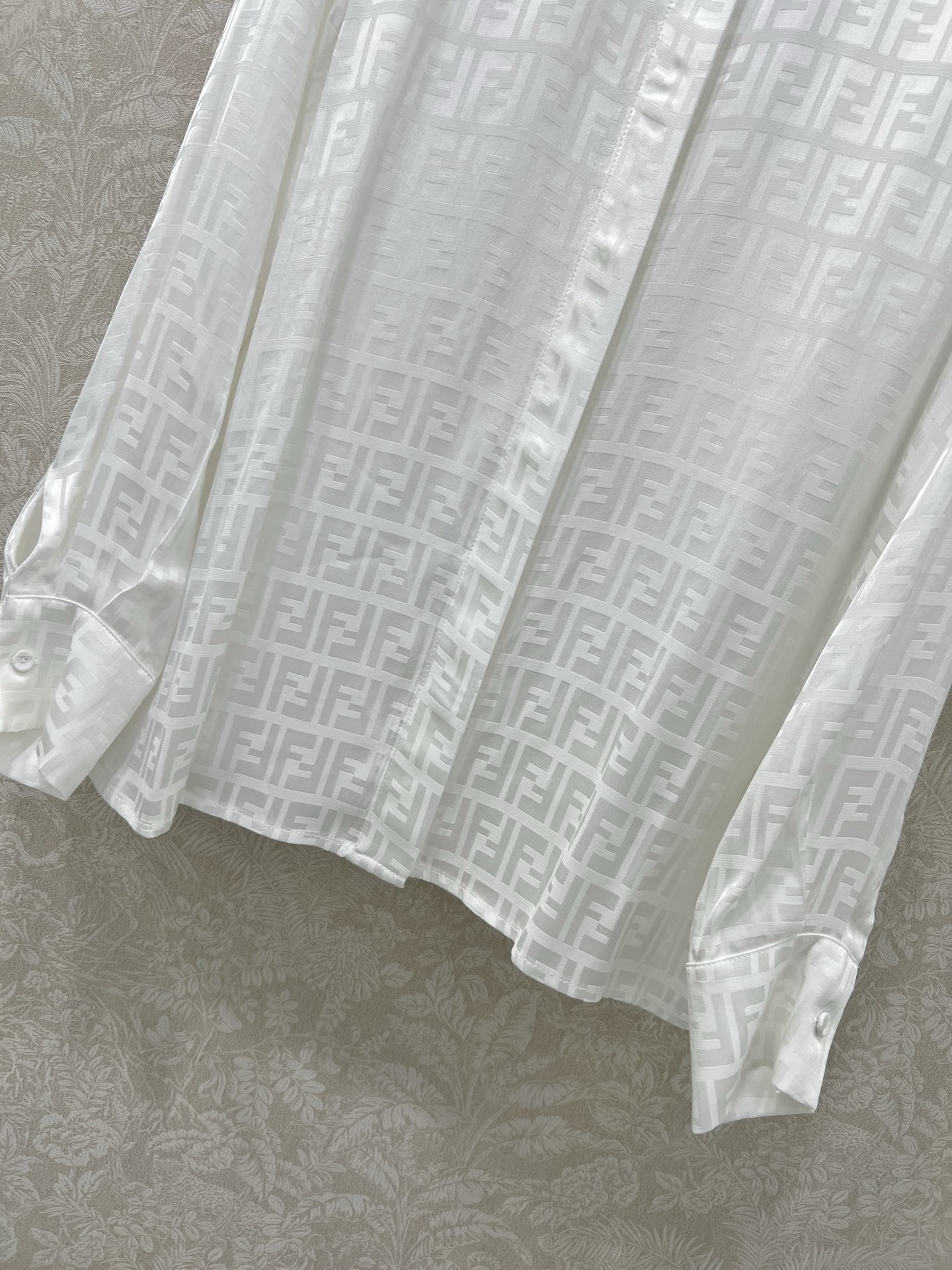 🔥🔥FEND*25新款复古翻领提花暗纹衬衣 定制YB进口双F提花面料 整体净色超级高档 舒适垂感有型  