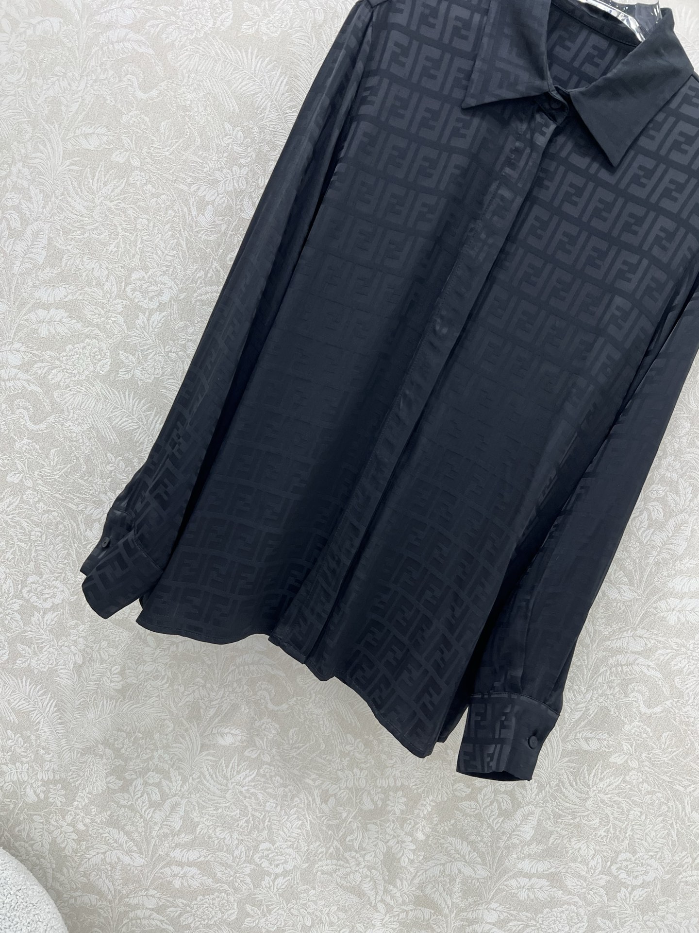 🔥🔥FEND*25新款复古翻领提花暗纹衬衣 定制YB进口双F提花面料 整体净色超级高档 舒适垂感有型  