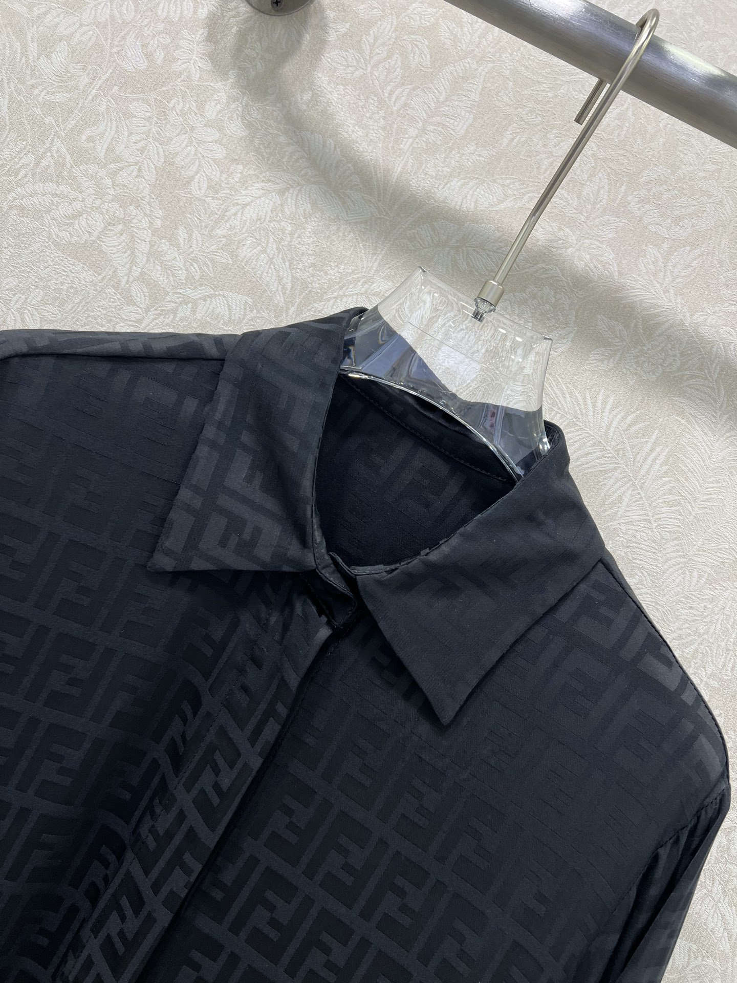 🔥🔥FEND*25新款复古翻领提花暗纹衬衣 定制YB进口双F提花面料 整体净色超级高档 舒适垂感有型  