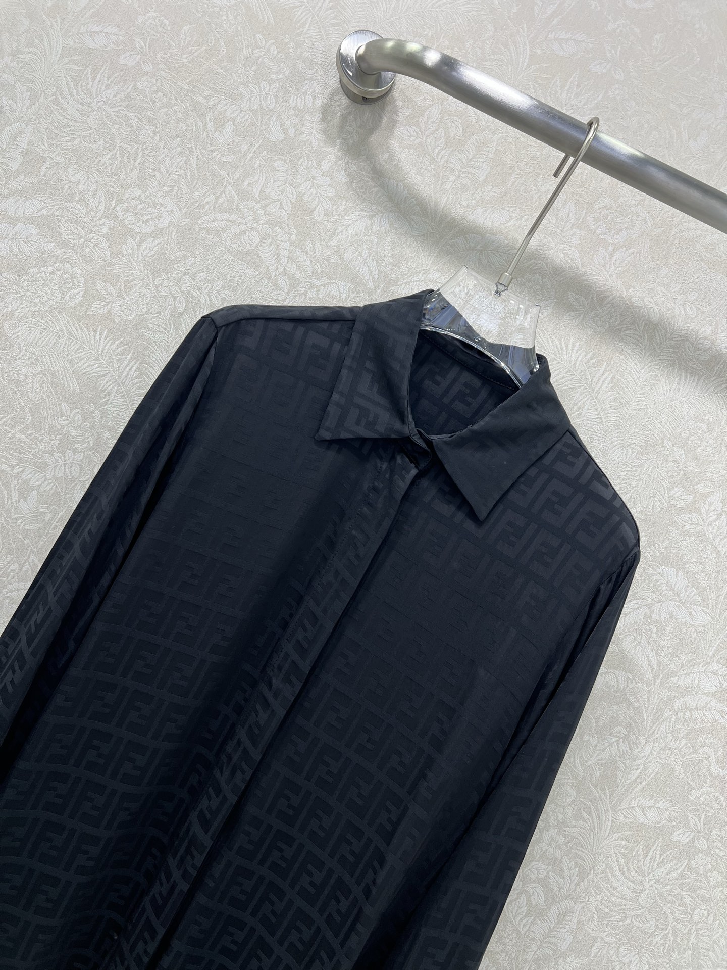 🔥🔥FEND*25新款复古翻领提花暗纹衬衣 定制YB进口双F提花面料 整体净色超级高档 舒适垂感有型  