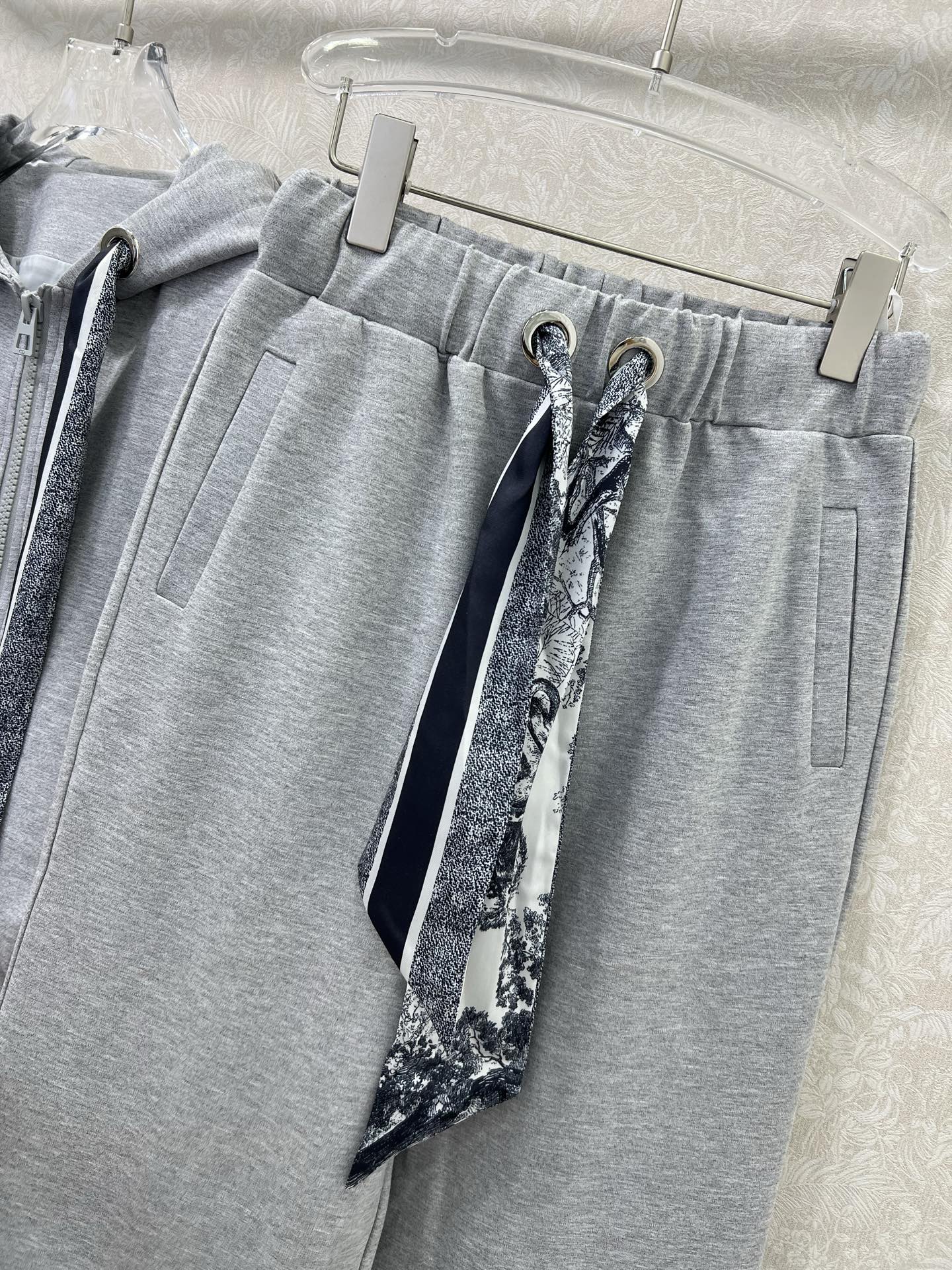 🔥🔥 DIO* 25新款搭配丛林印花丝巾套装  整套出售 连帽外套➕阔腿长裤的组合  外套裤子均以丛林动