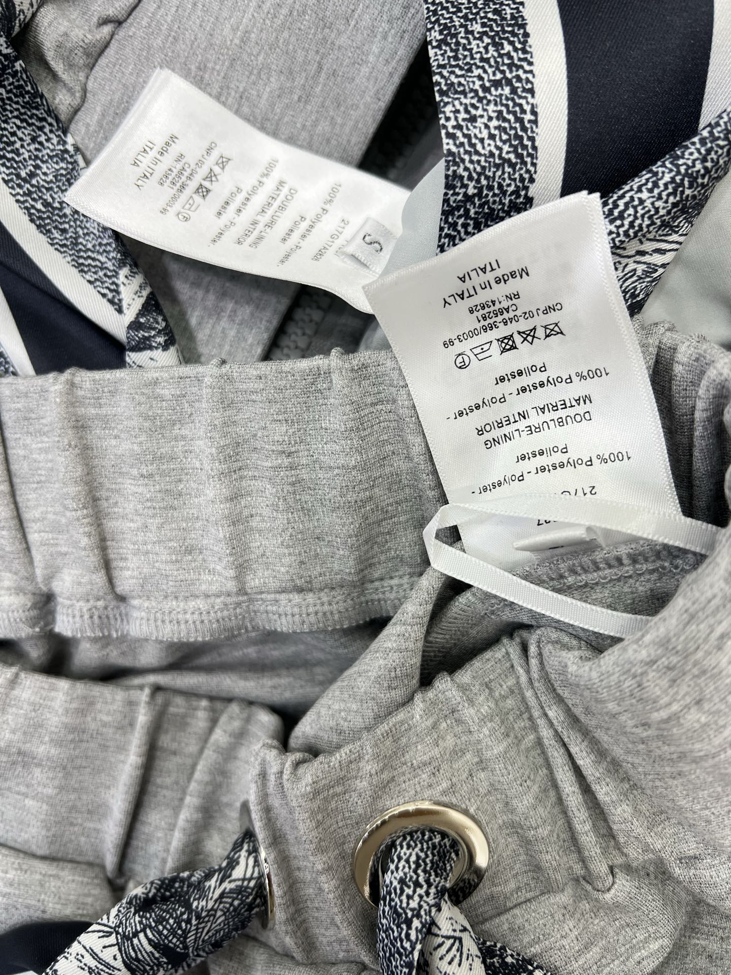 🔥🔥 DIO* 25新款搭配丛林印花丝巾套装  整套出售 连帽外套➕阔腿长裤的组合  外套裤子均以丛林动