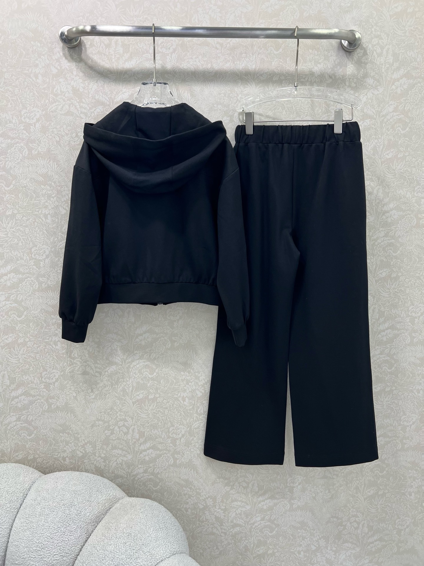 🔥🔥 DIO* 25新款搭配丛林印花丝巾套装  整套出售 连帽外套➕阔腿长裤的组合  外套裤子均以丛林动