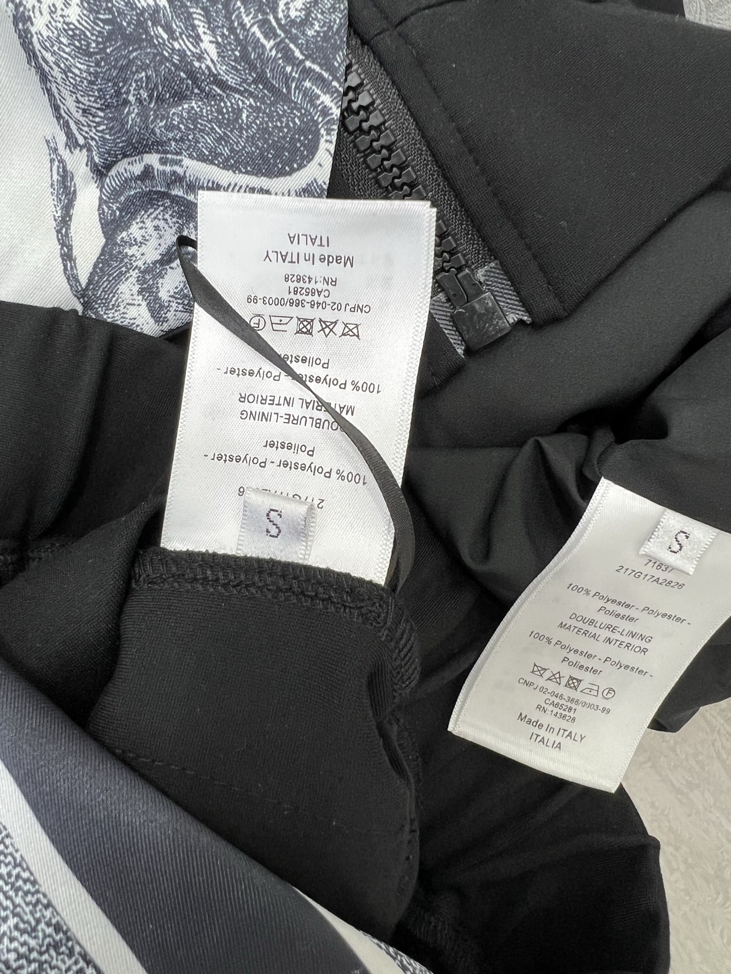 🔥🔥 DIO* 25新款搭配丛林印花丝巾套装  整套出售 连帽外套➕阔腿长裤的组合  外套裤子均以丛林动