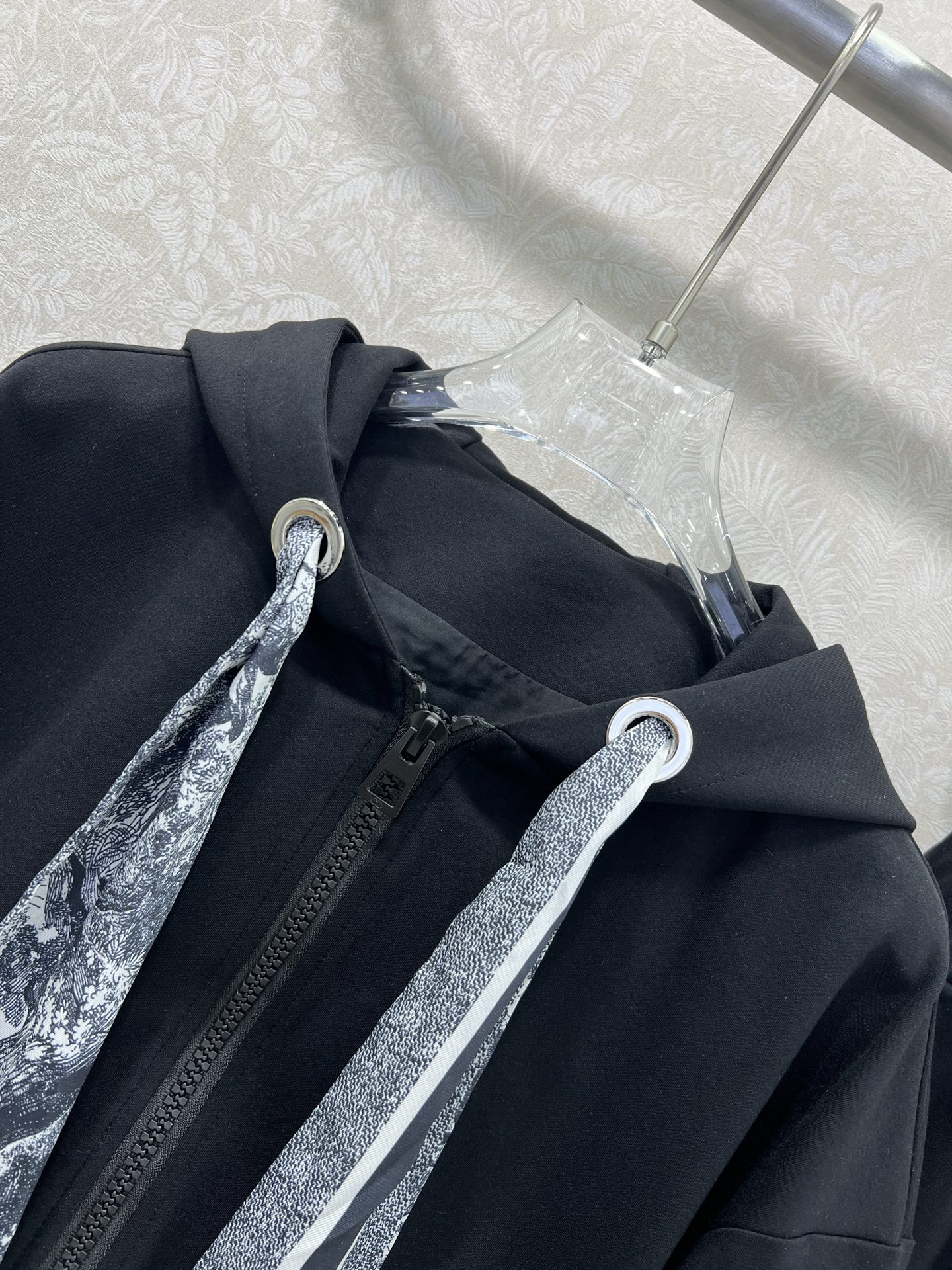 🔥🔥 DIO* 25新款搭配丛林印花丝巾套装  整套出售 连帽外套➕阔腿长裤的组合  外套裤子均以丛林动