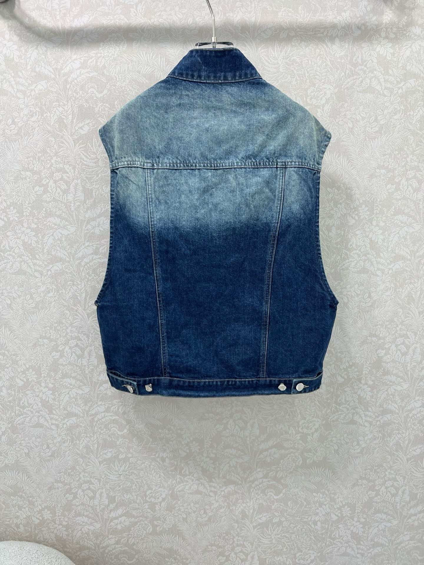 🔥🔥PRAD*25新款复古洗水牛仔马甲外套！立领堆领H版型设计版型时髦又高级！胸前经典三角标装饰 立体剪