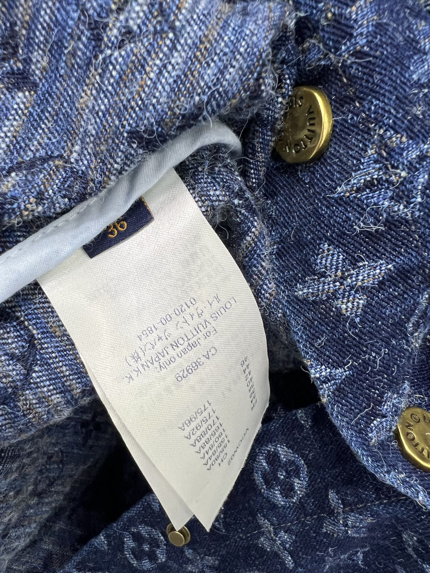 🔥🔥LOUIS VUITT*N25新款老花提花复古洗水牛仔衬衬衣外套！经典翻领H版型宽松设计版型时髦又高