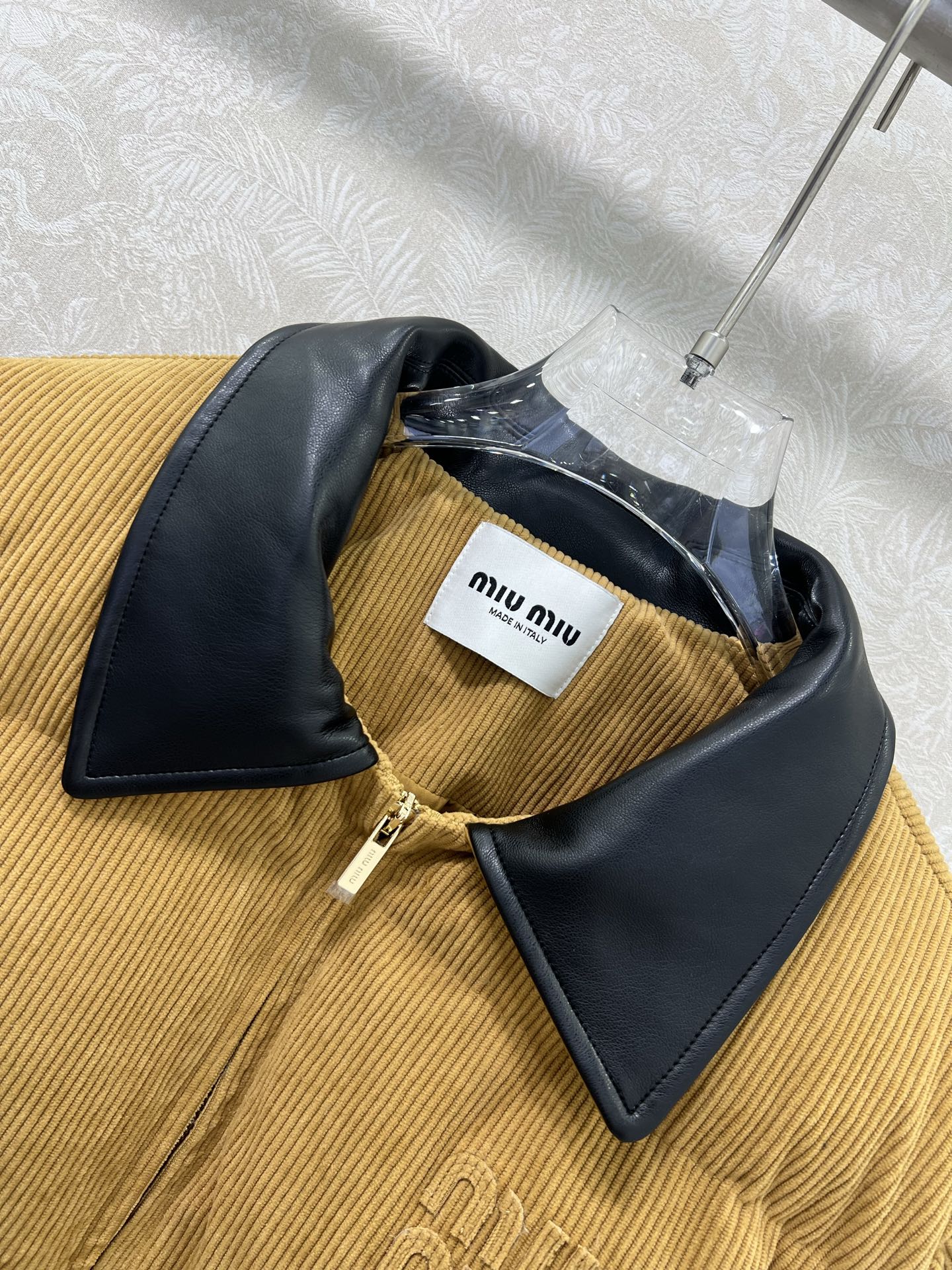 🔥🔥MIUMI*25新款灯芯绒皮领面包羽绒服 90白鹅绒 胸前经典字母贴标 原版定制记忆丝质感超赞 美拉