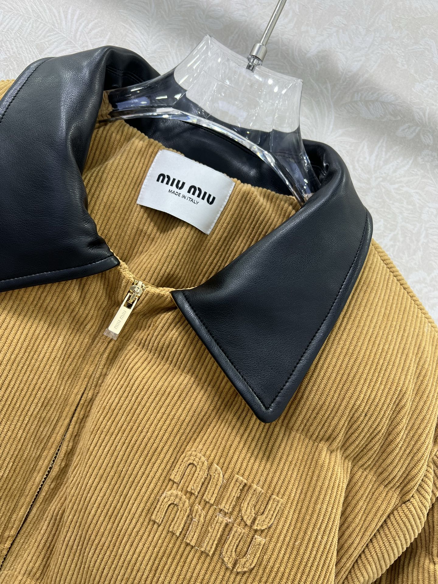 🔥🔥MIUMI*25新款灯芯绒皮领面包羽绒服 90白鹅绒 胸前经典字母贴标 原版定制记忆丝质感超赞 美拉